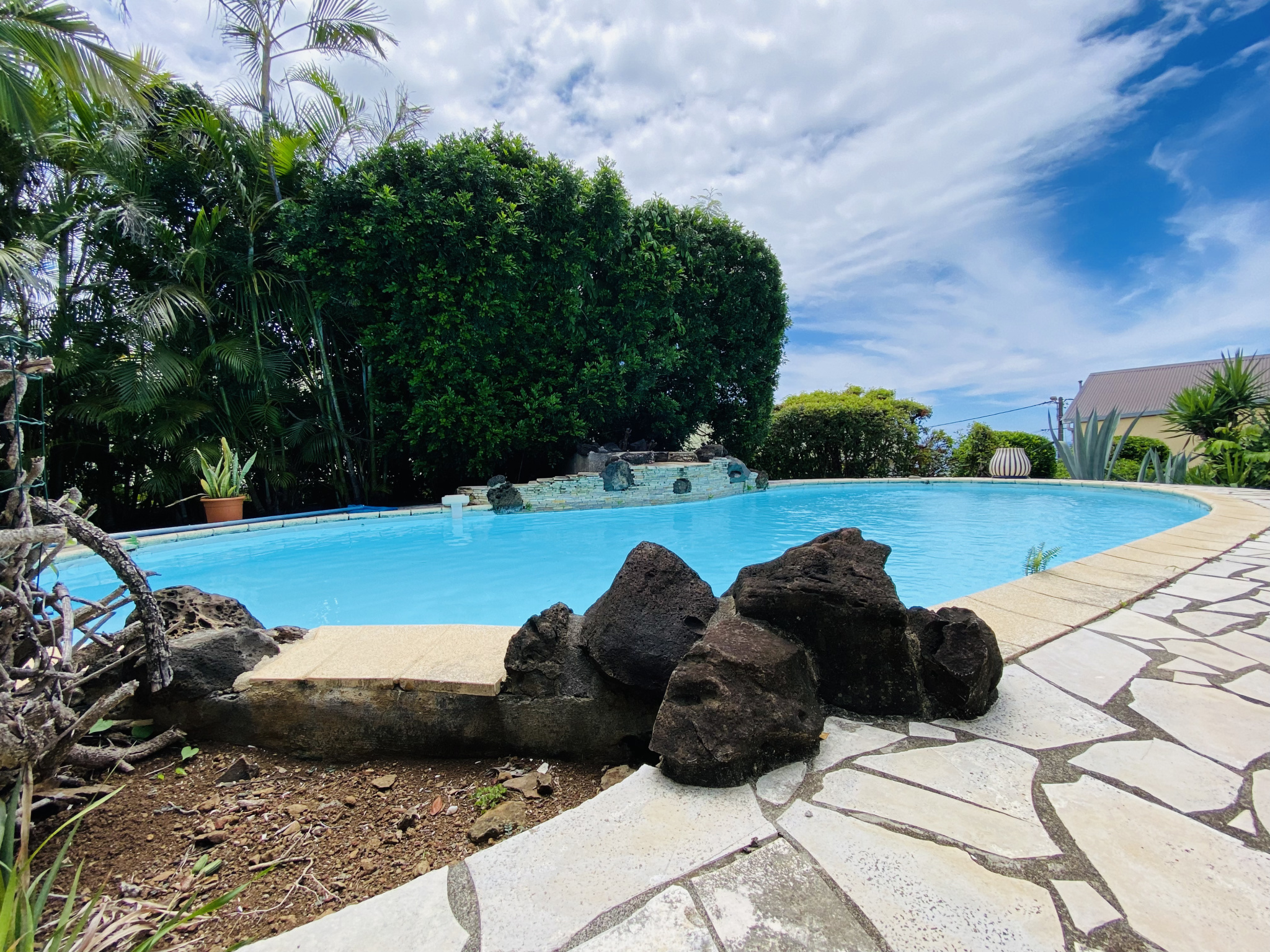 Villa de plein pied Bois de Nèfles T5 ( 3 chambres + dépendance ) - VUE MER