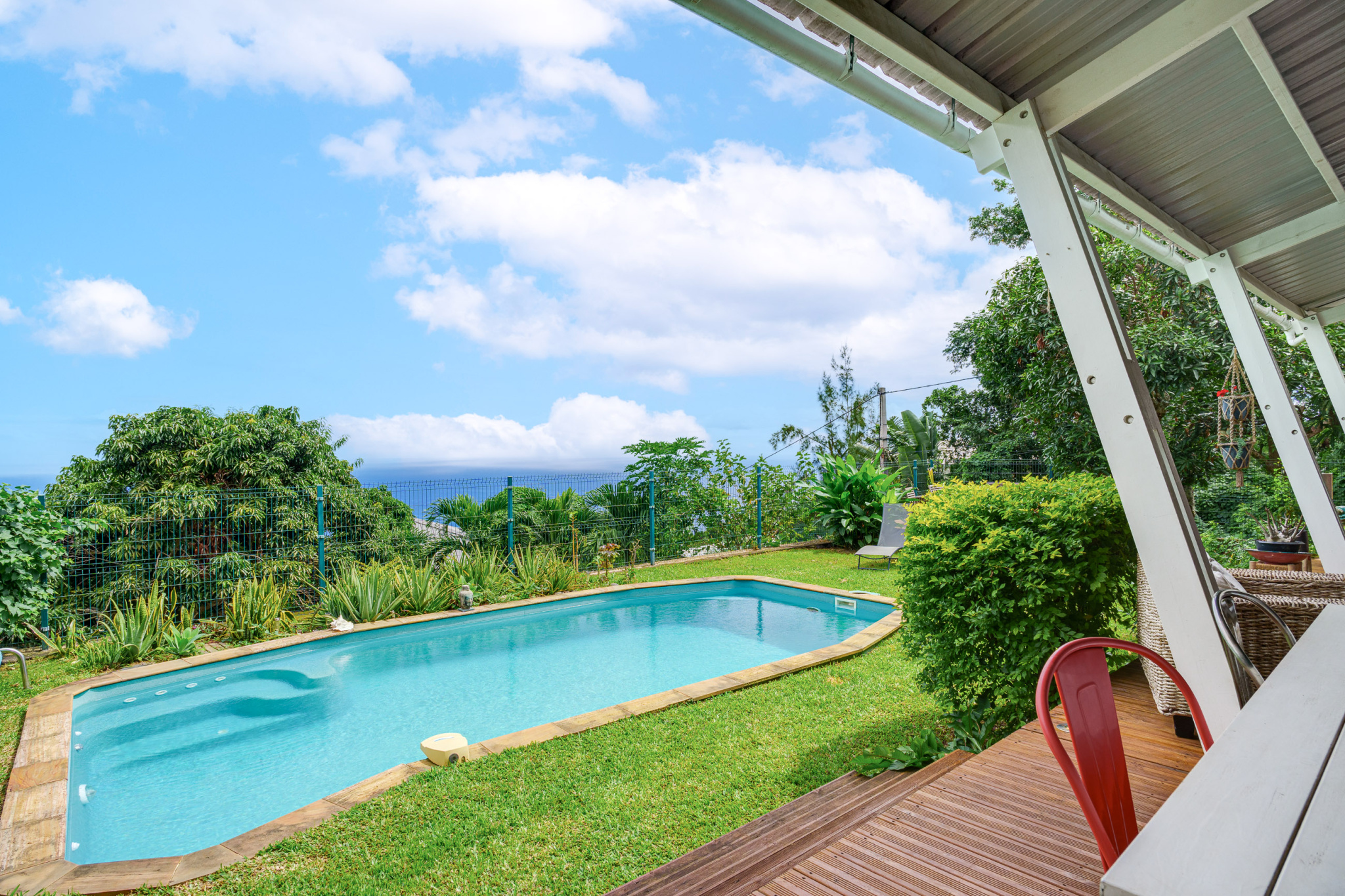 EN EXCLUSIVITE MAGNIFIQUE VILLA VUE MER ET PISCINE CHAUFFEE SECTEUR LA POSSESSION