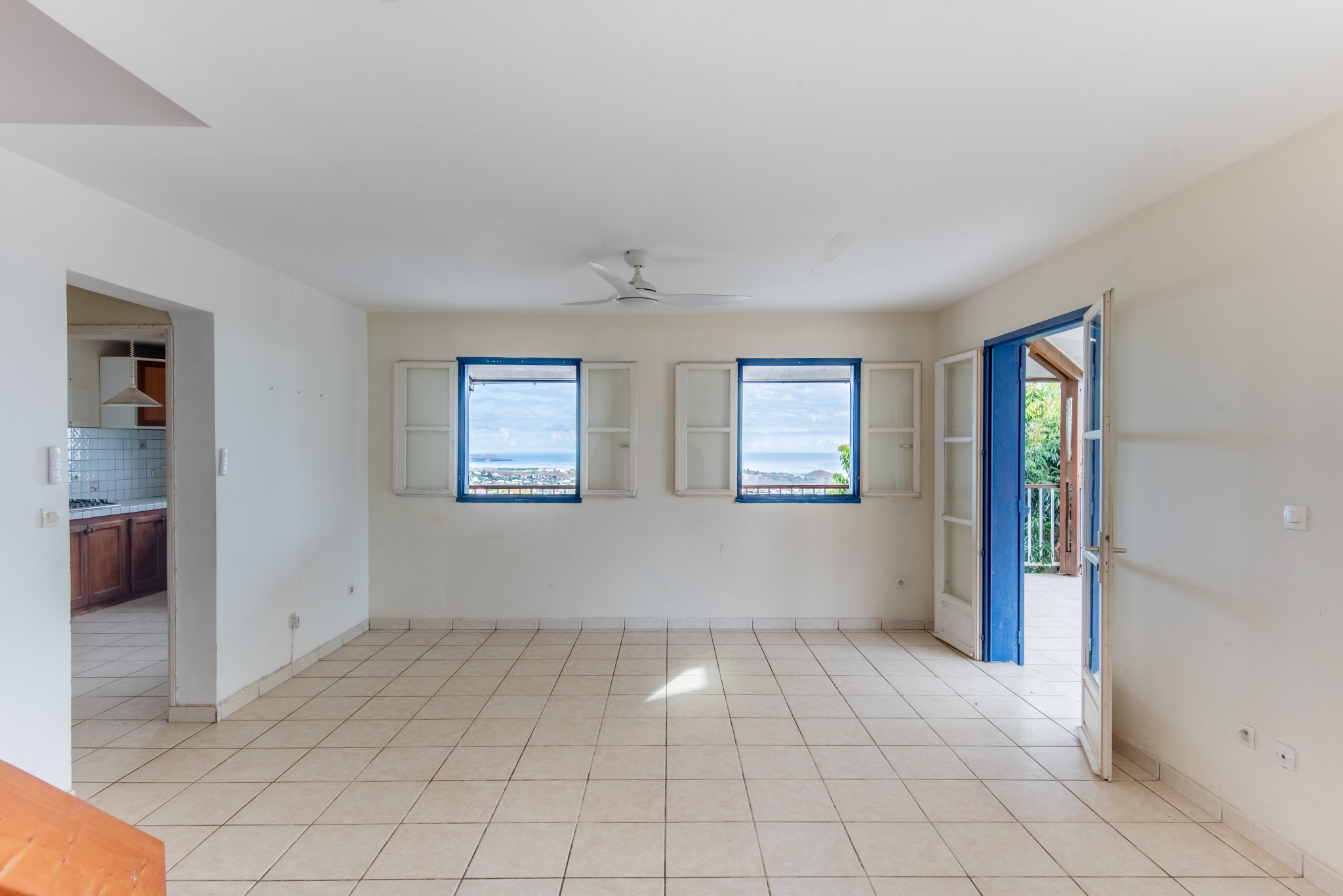 LA POSSESSION (SAINTE THERESE) - VILLA T6 144m2 AVEC PISCINE