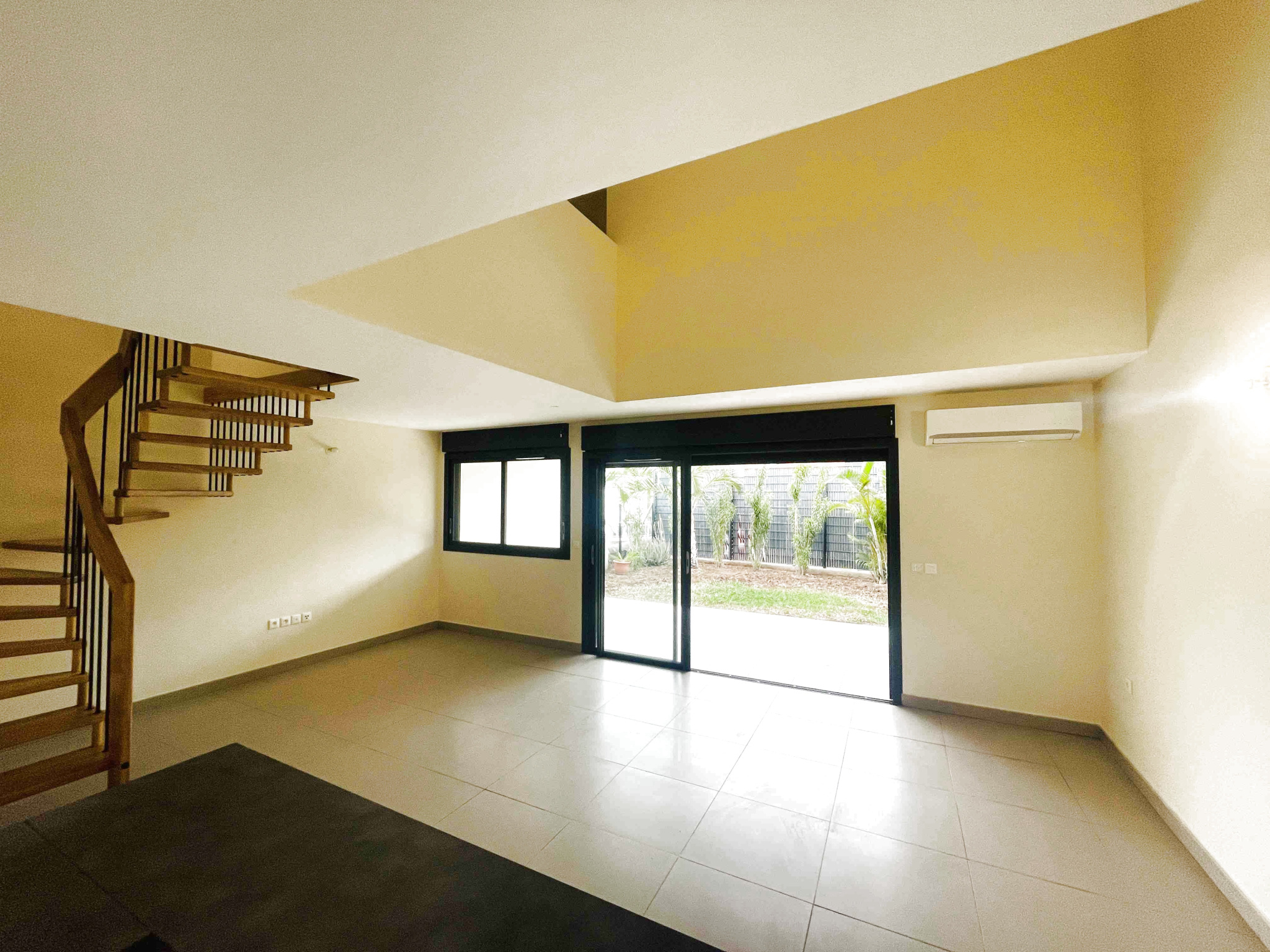 MAISON/APPARTEMENT - CENTRE VILLE SAINT GILLES LES BAINS