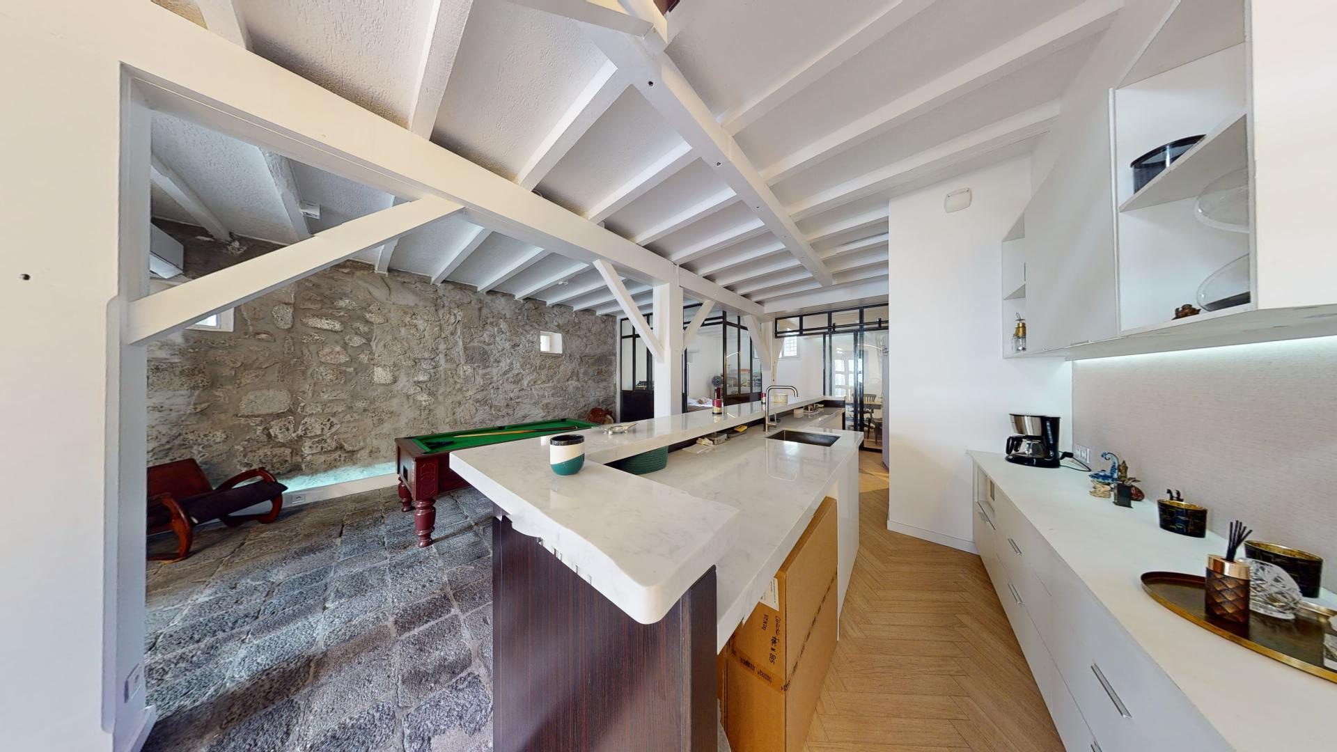 VILLA - LOFT - CENTRE-VILLE DE SAINT DENIS - CARRE D'OR - Bien d'exception - 250 m2 habitables