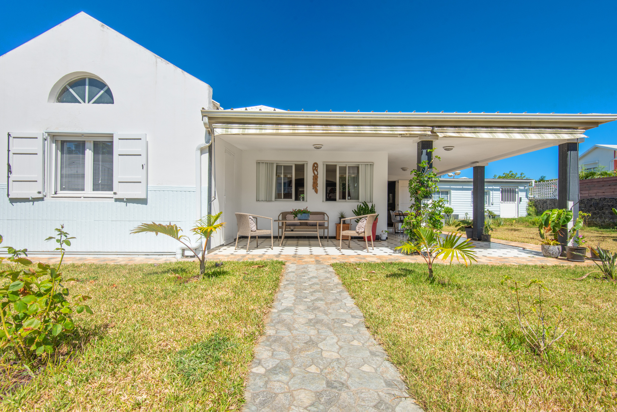 Maison T6 - 170m2 habitables - 600m2 de terrain entièrement plat - SAINTE MARIE (LA CONVENANCE )