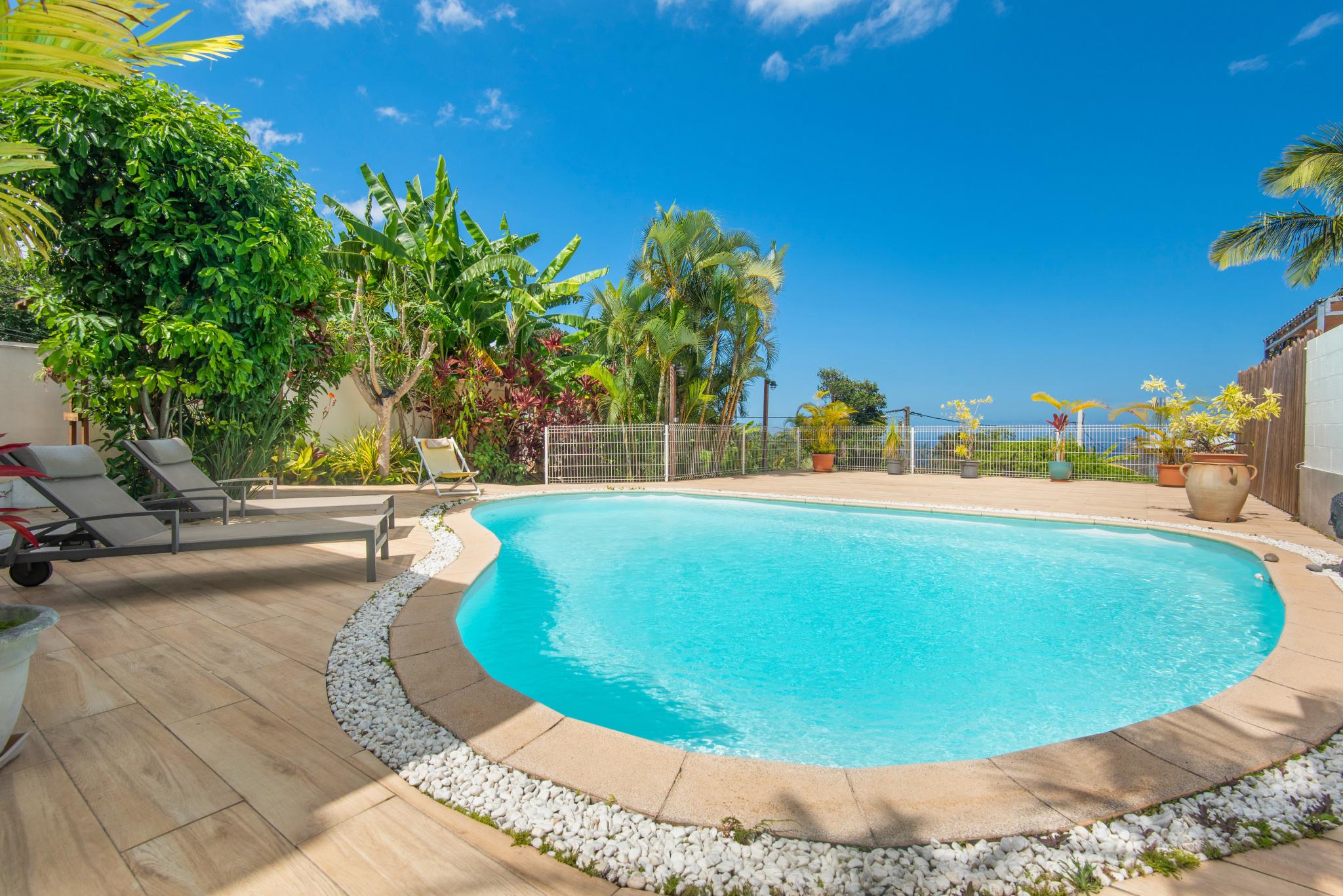 VILLA AVEC PISCINE &amp; VUE MER - A LA POSSESSION (PICHETTE)