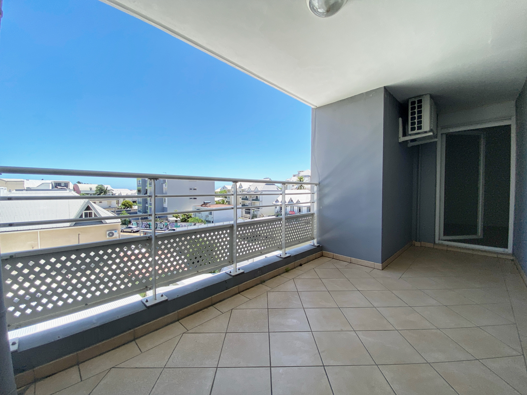 Beau T2 LIBRE - ST DENIS Proche du JARDIN DE L'ETAT