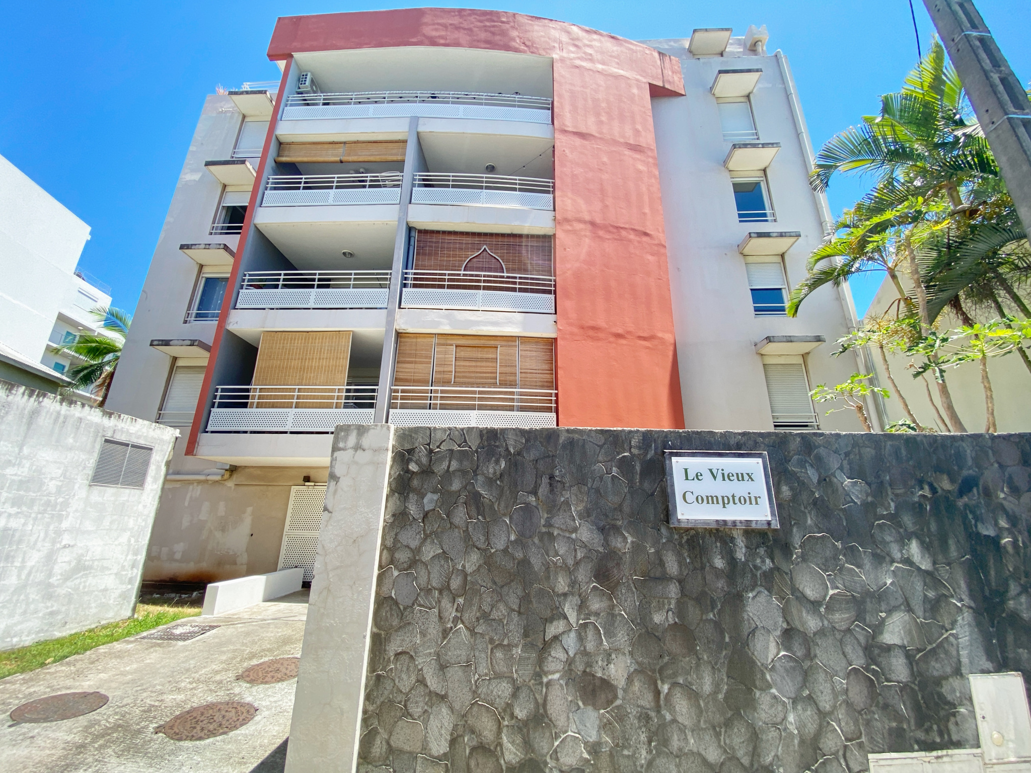 Beau T2 LIBRE - ST DENIS Proche du JARDIN DE L'ETAT