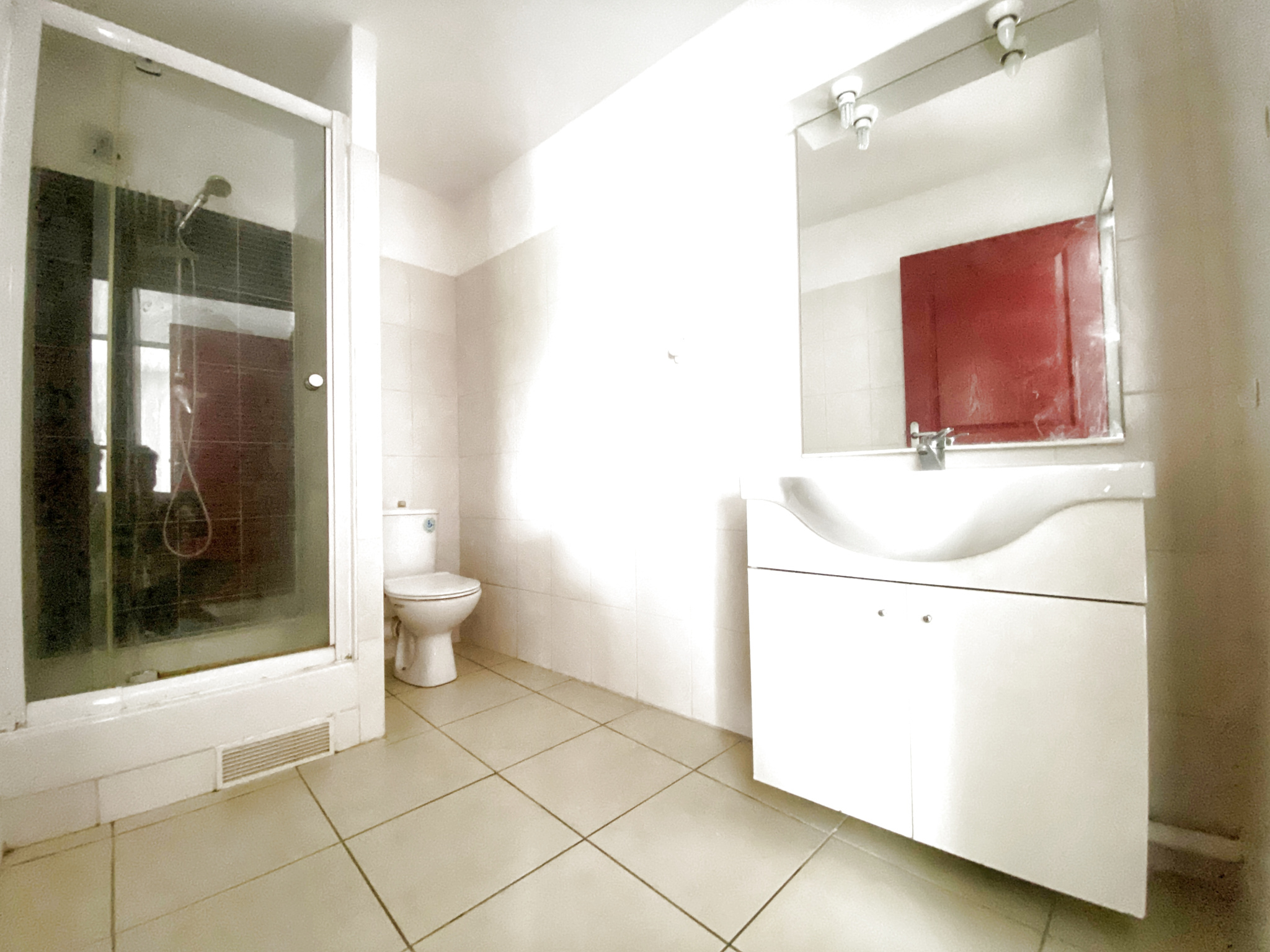 SAINT BENOIT (Rue MONTFLEURY) - T2 LUMINEUX SANS VIS-À-VIS LIBRE