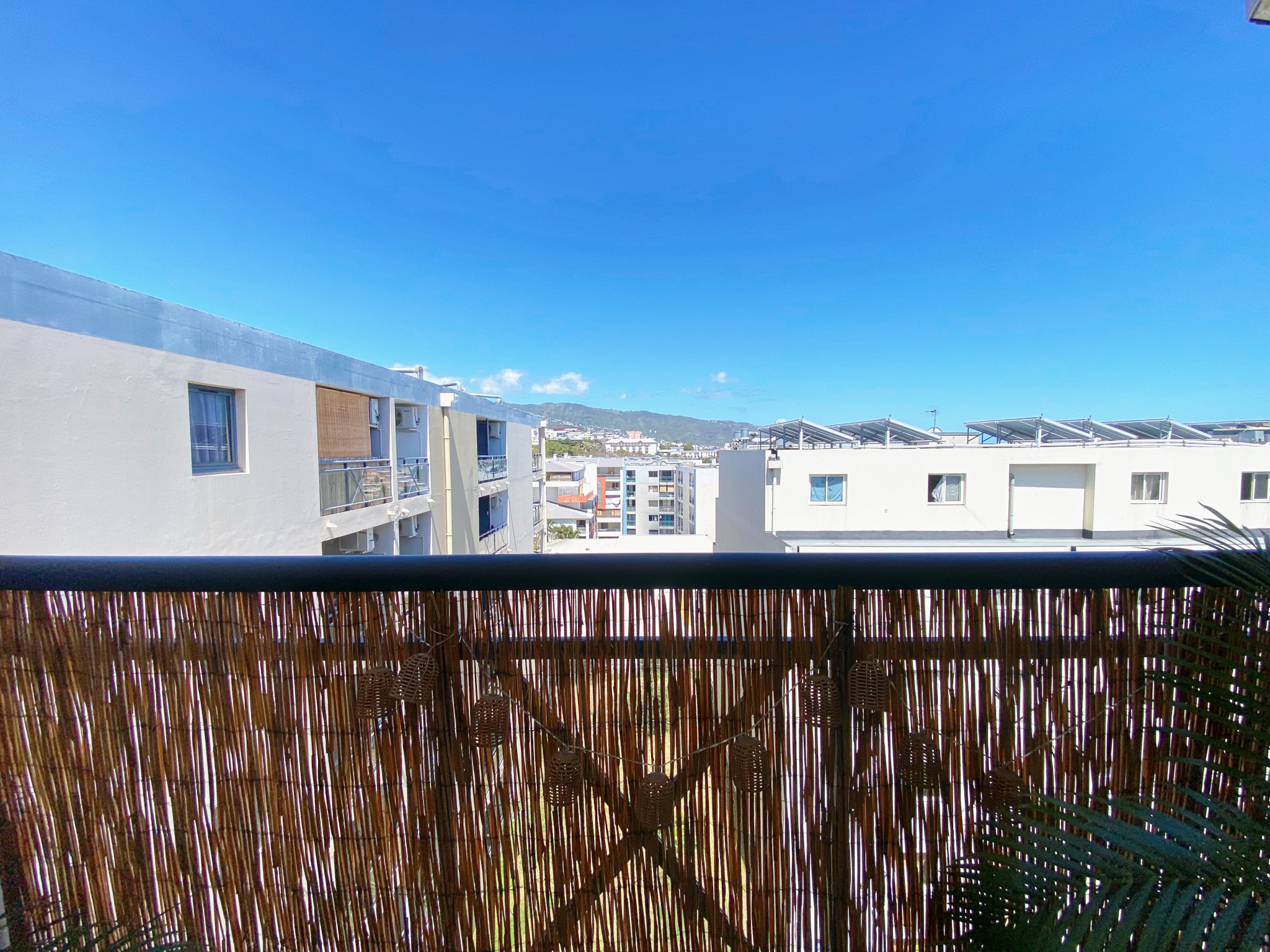 T2 LOUÉ AVEC VUE DÉGAGÉE - ST DENIS (MOUFIA)