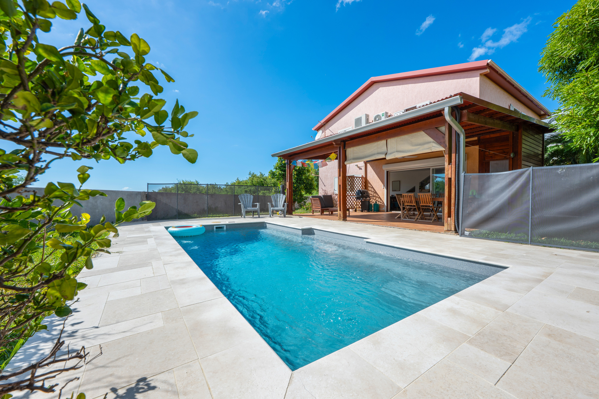 ST DENIS (BAS DE LA BRETAGNE) - VILLA T5 AVEC PISCINE