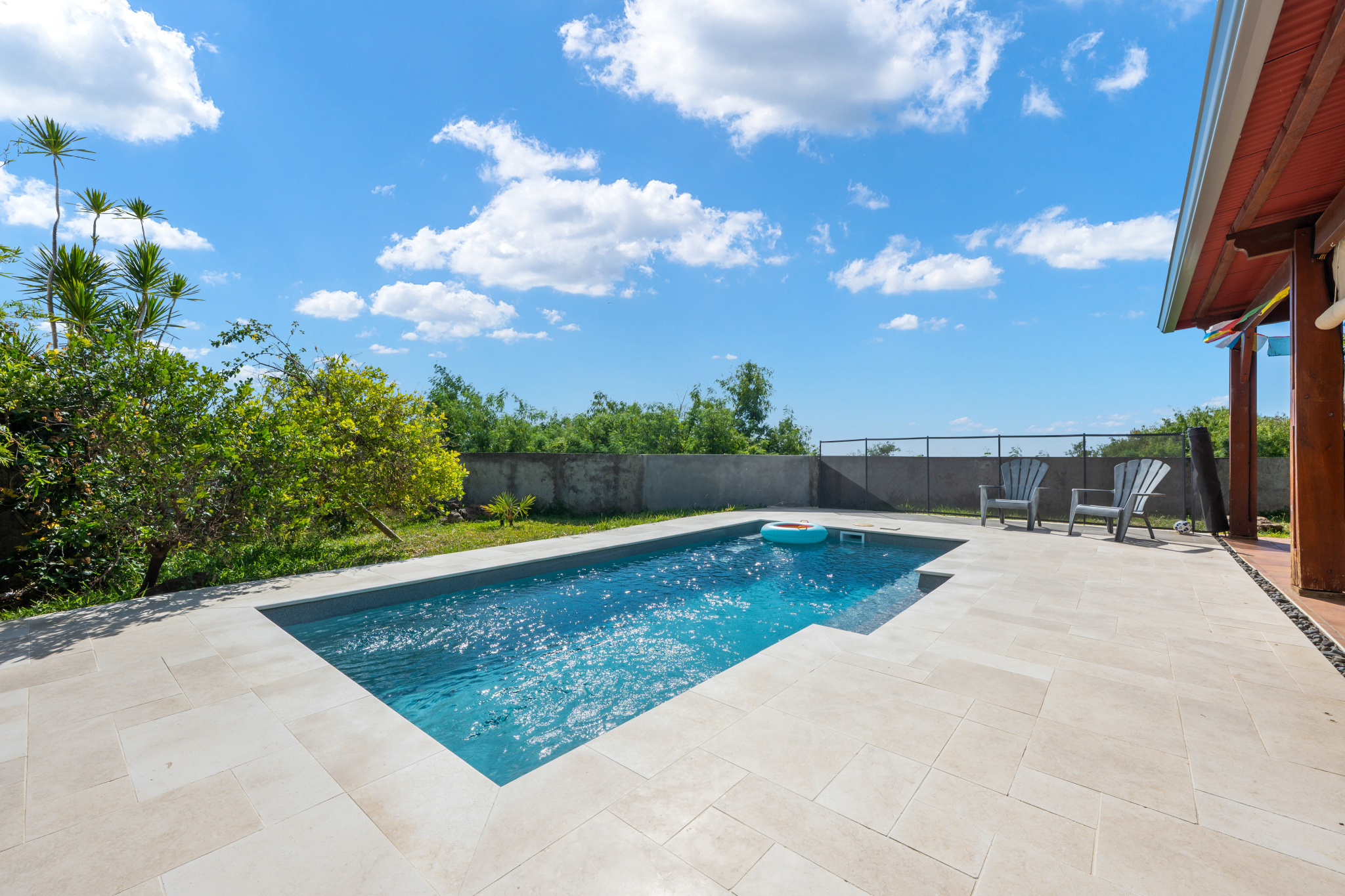 ST DENIS (BAS DE LA BRETAGNE) - VILLA T5 AVEC PISCINE