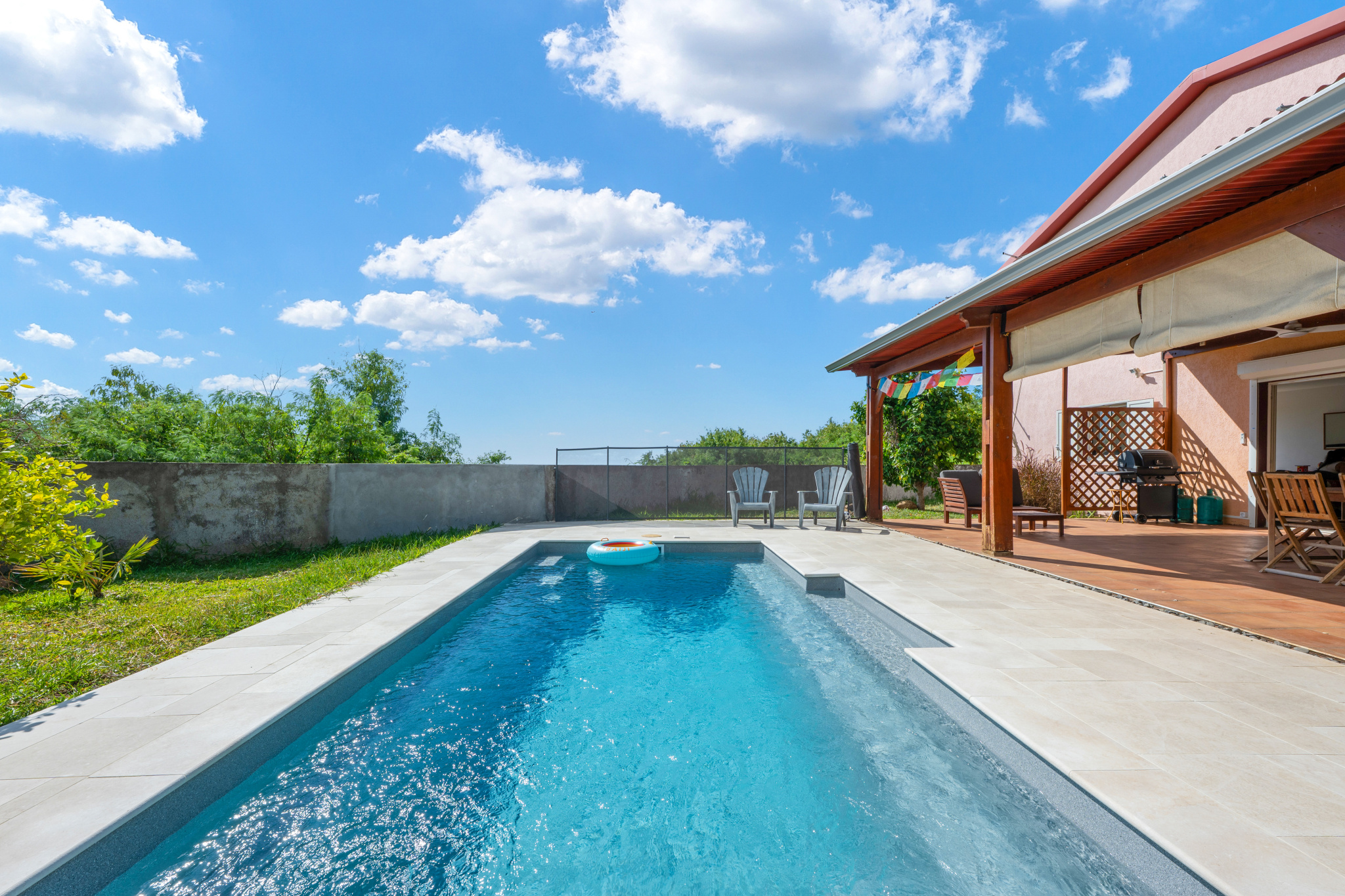 ST DENIS (BAS DE LA BRETAGNE) - VILLA T5 AVEC PISCINE