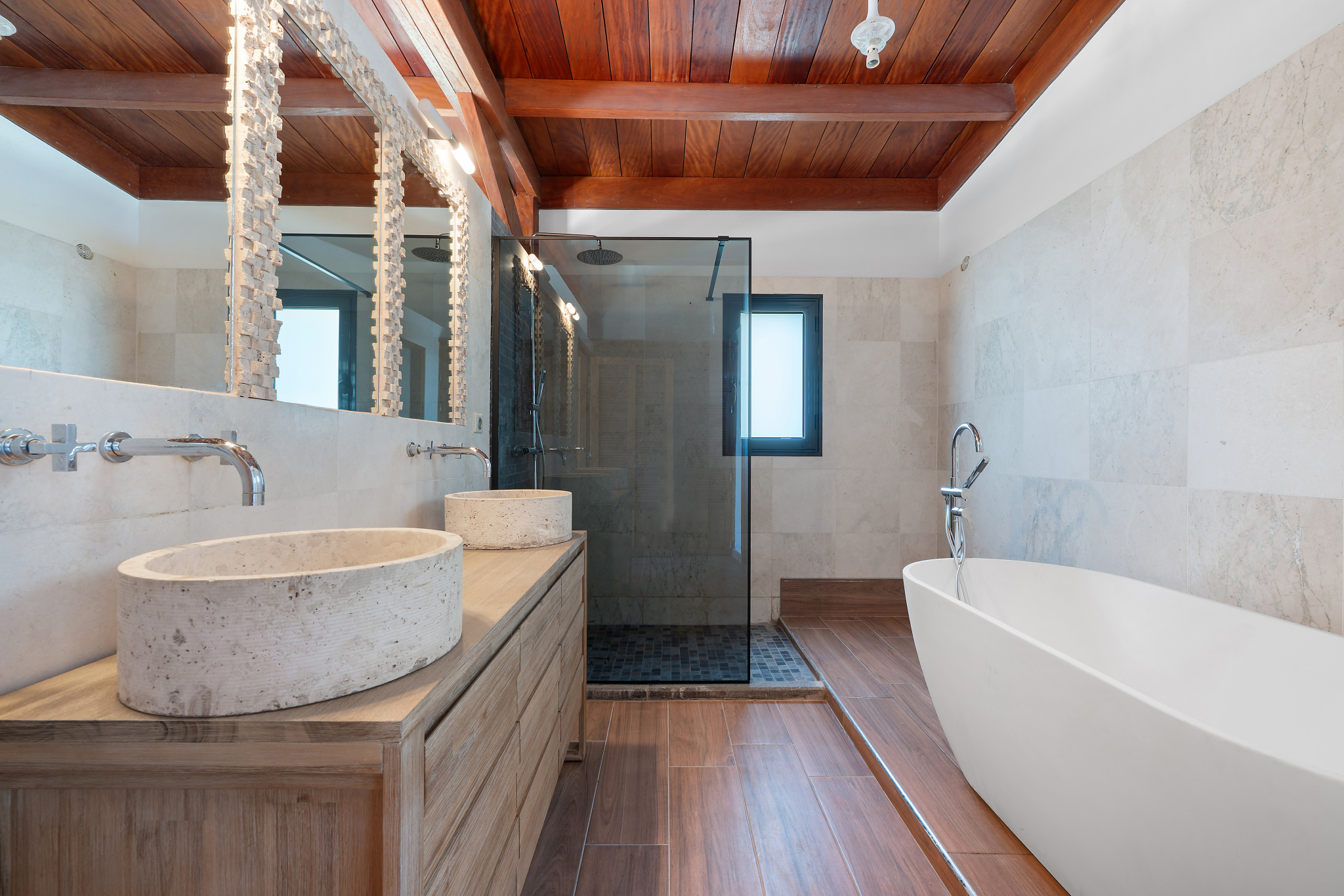 LA MONTAGNE (CHEMIN CAP BERNARD) - MAISON T4 + DÉPENDANCE AVEC PISCINE ET VUE MER