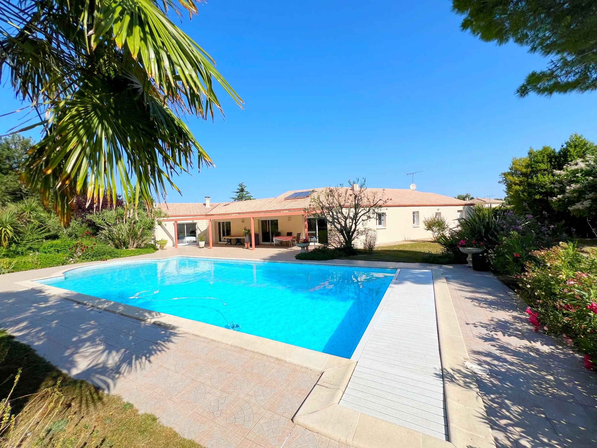 FORS - MAISON DE PLAIN-PIED T5 AVEC PISCINE - terrain divisible