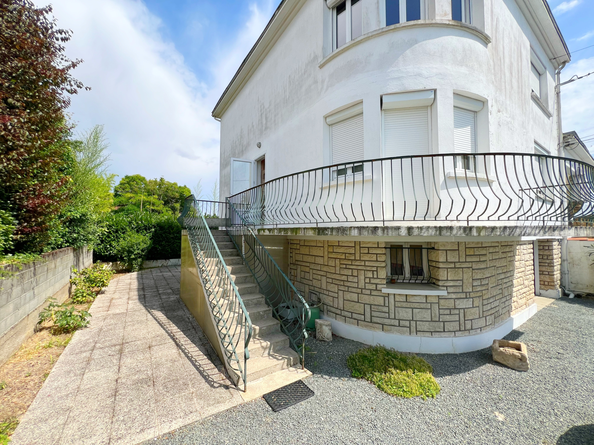 NIORT (avenue Saint-Jean-d'Angély) - MAISON T6 AVEC JARDIN ET GARAGE - pompe à chaleur neuve
