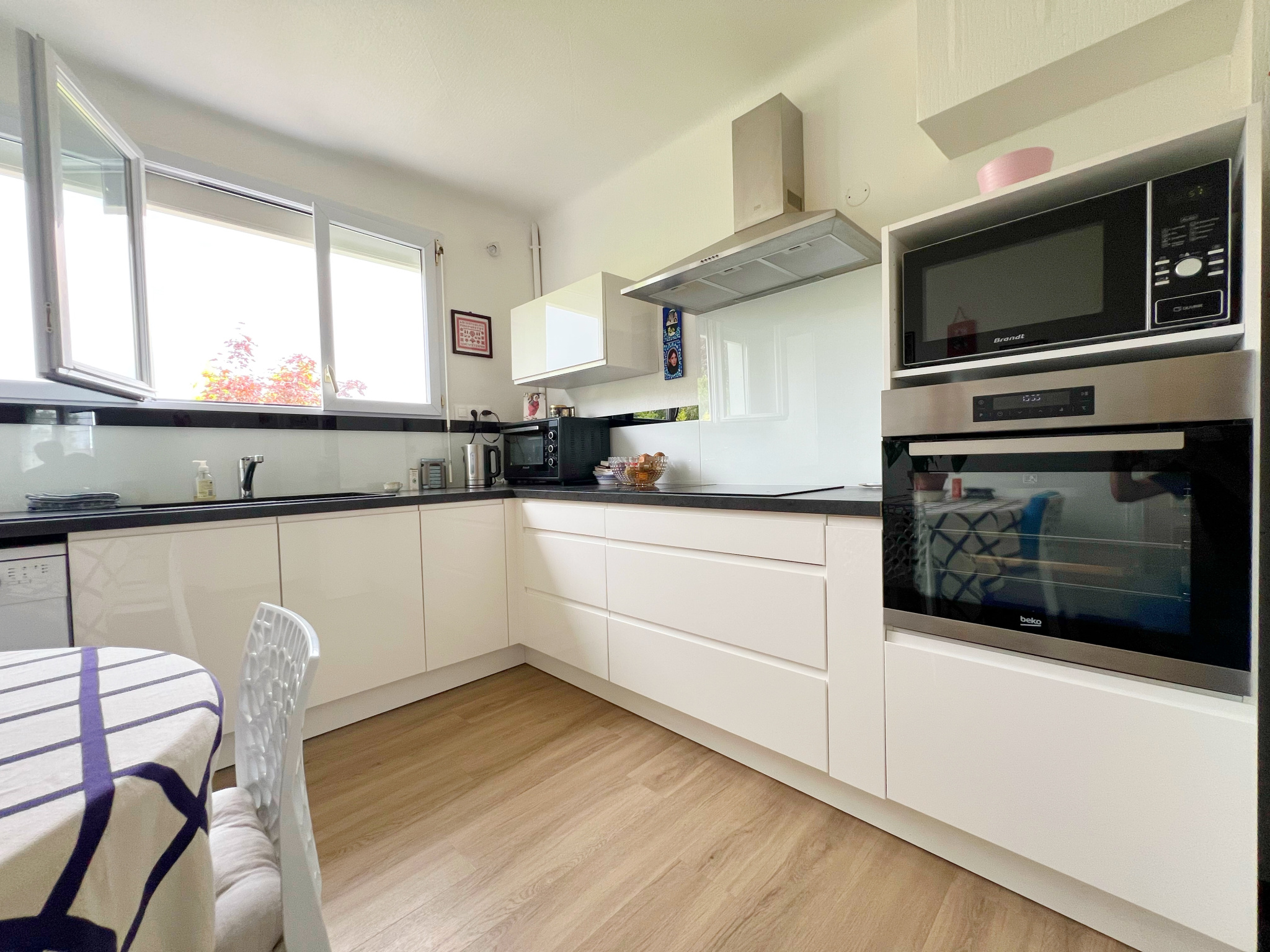 NIORT (avenue Saint-Jean-d'Angély) - MAISON T6 AVEC JARDIN ET GARAGE - pompe à chaleur neuve