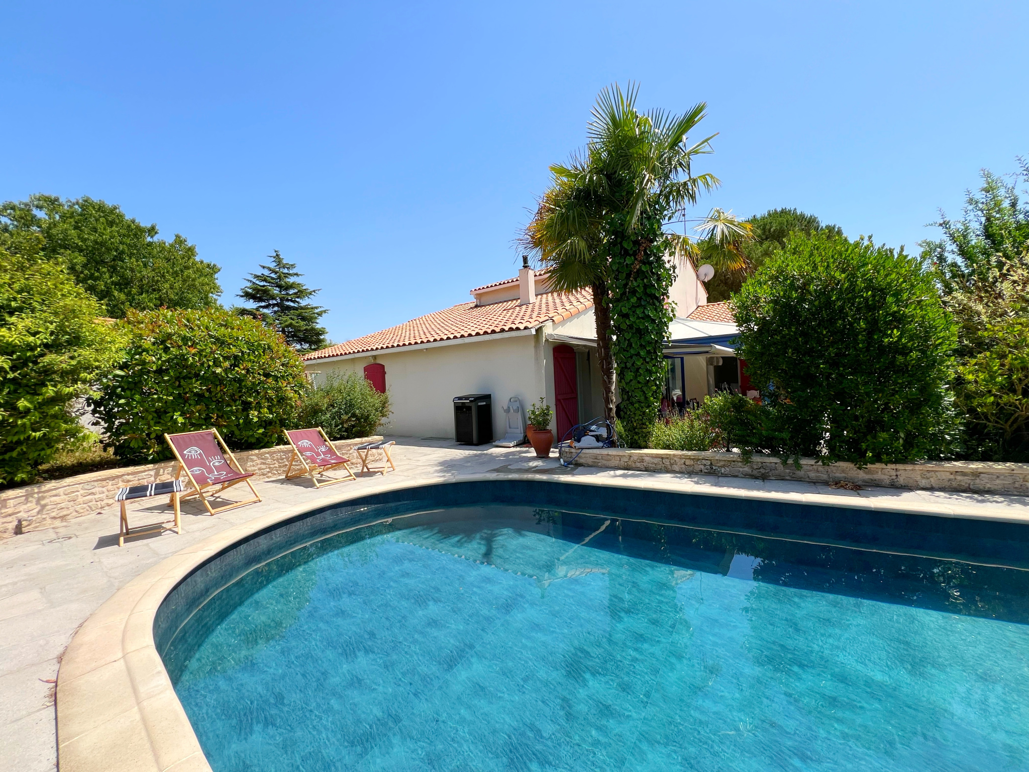 VOUILLÉ -  MAISON COUP DE COEUR 5 CHAMBRES AVEC PISCINE