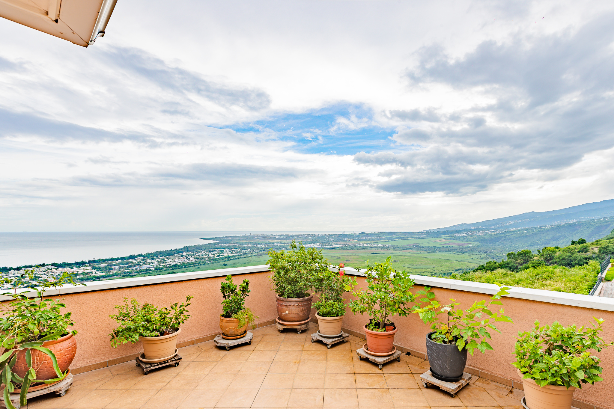 SAINT-PAUL (CRÈVE COEUR) - APPARTMENT T4 VUE MER ET MONTAGNE