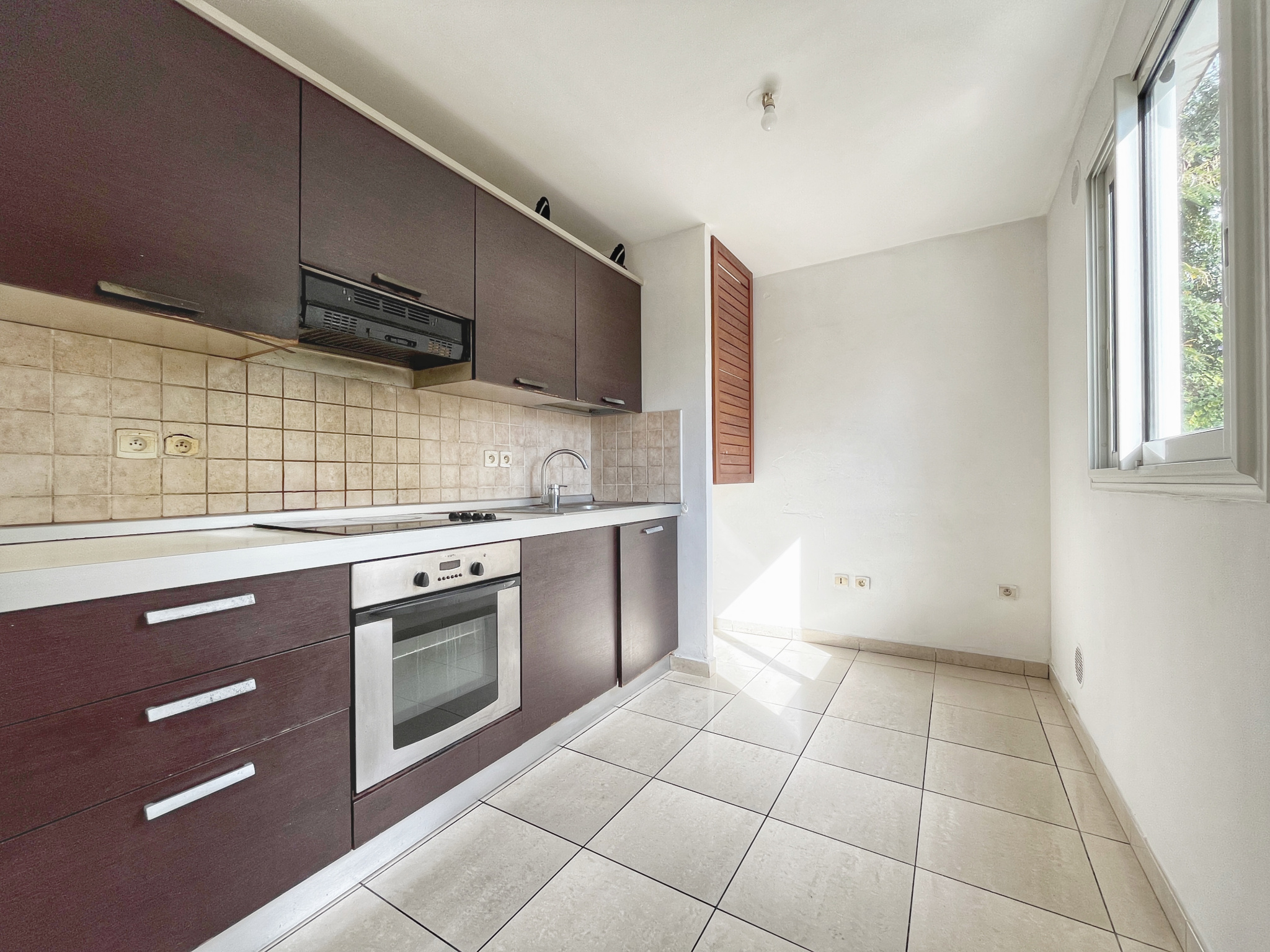 SAINTE CLOTILDE (MOUFIA) - APPARTEMENT T3 LIBRE