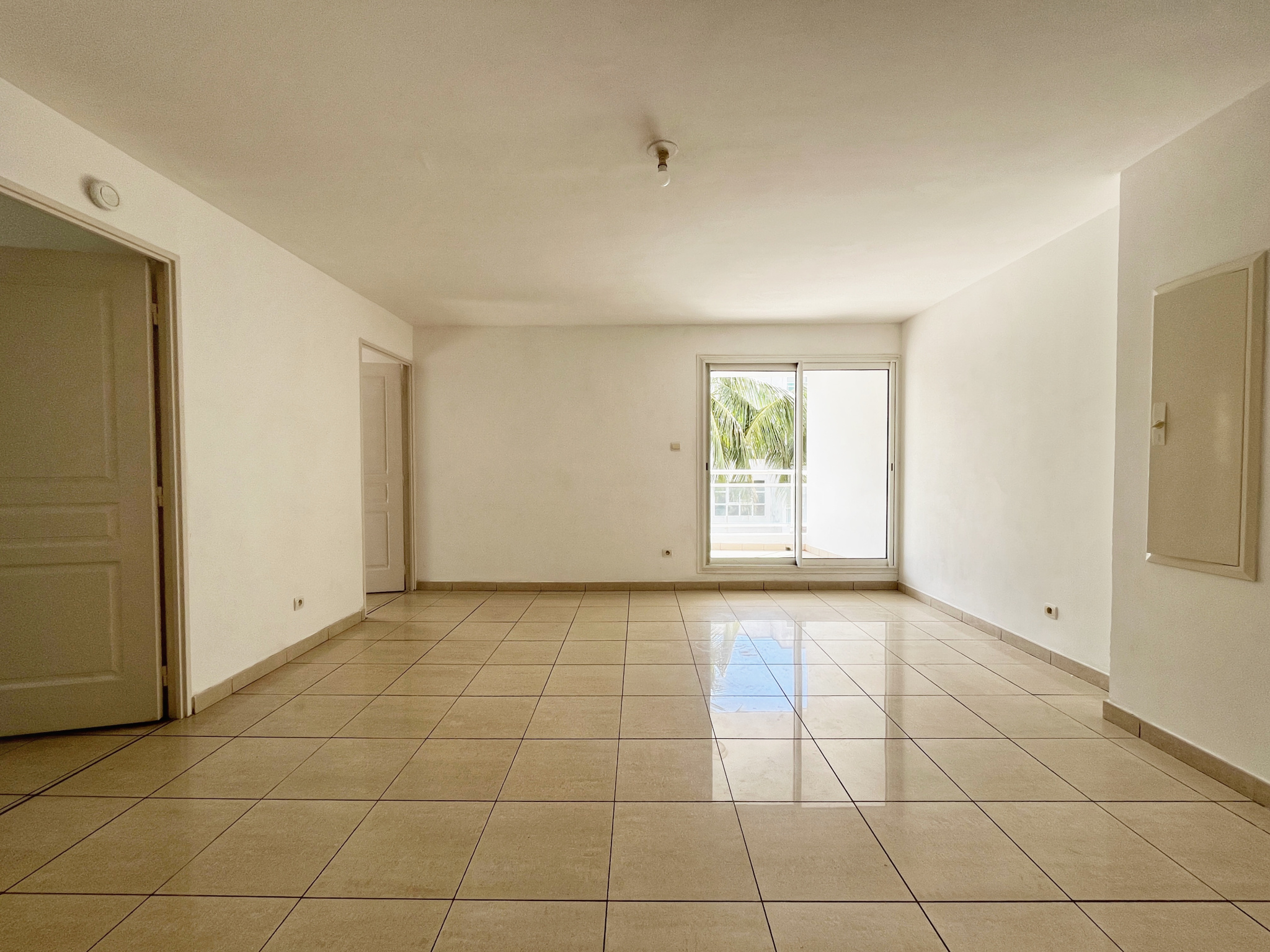 SAINTE CLOTILDE (MOUFIA) - APPARTEMENT T3 LIBRE
