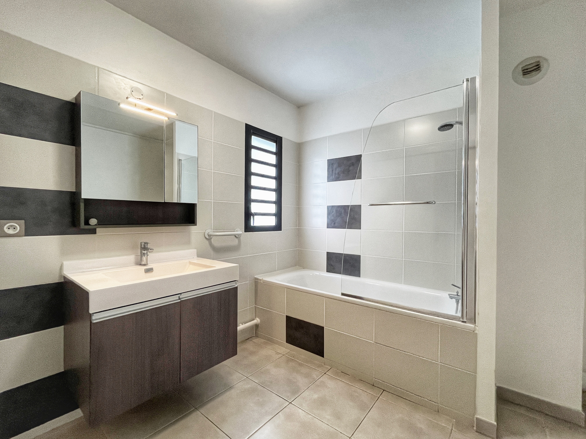 SAINTE-MARIE (BEAUSEJOUR) - LIBRE - T3 AVEC JARDIN ET 2 PARKINGS