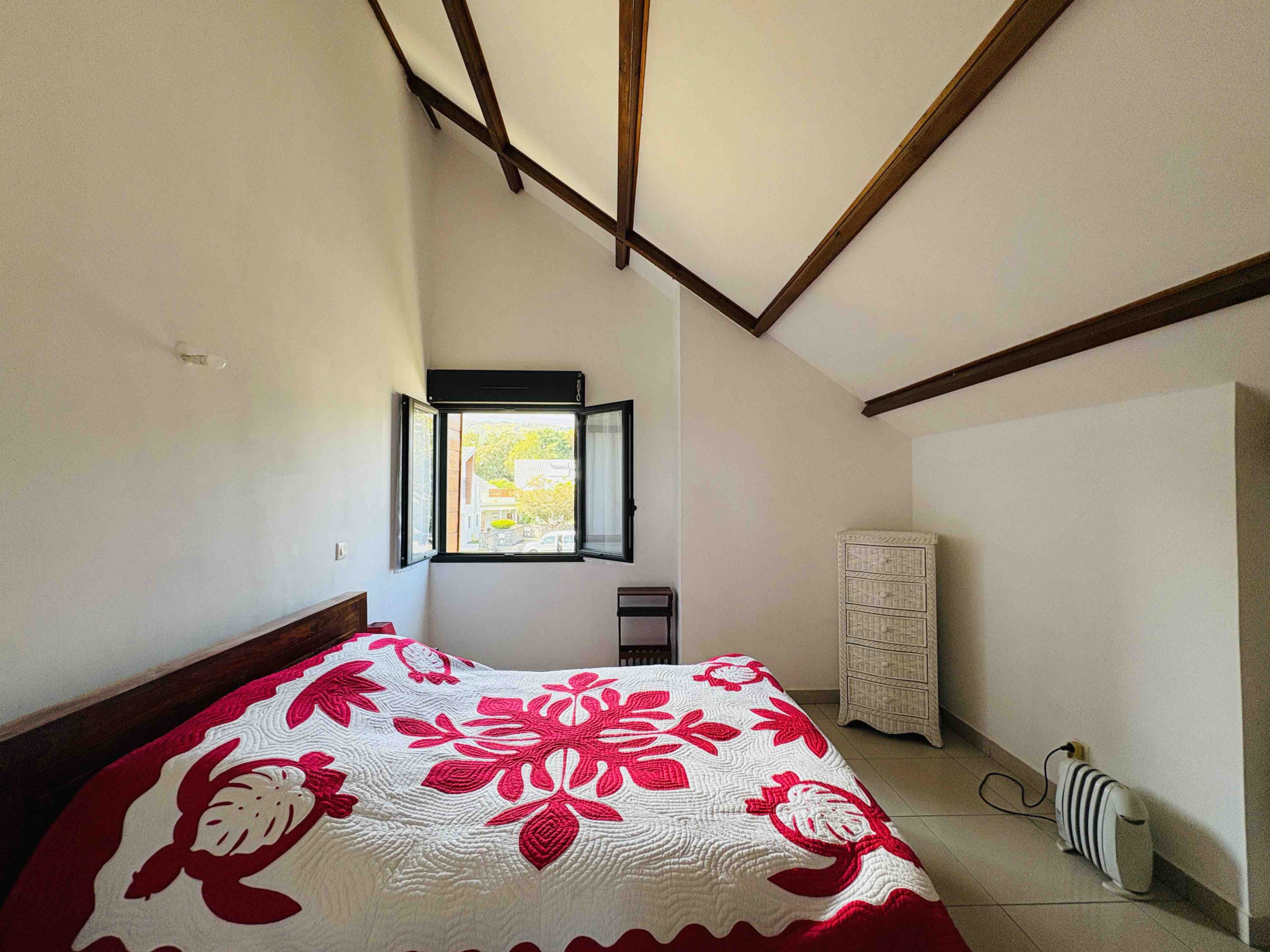 SAINT GILLES LES HAUTS - MAISON T3 AVEC PISCINE COLLECTIVE