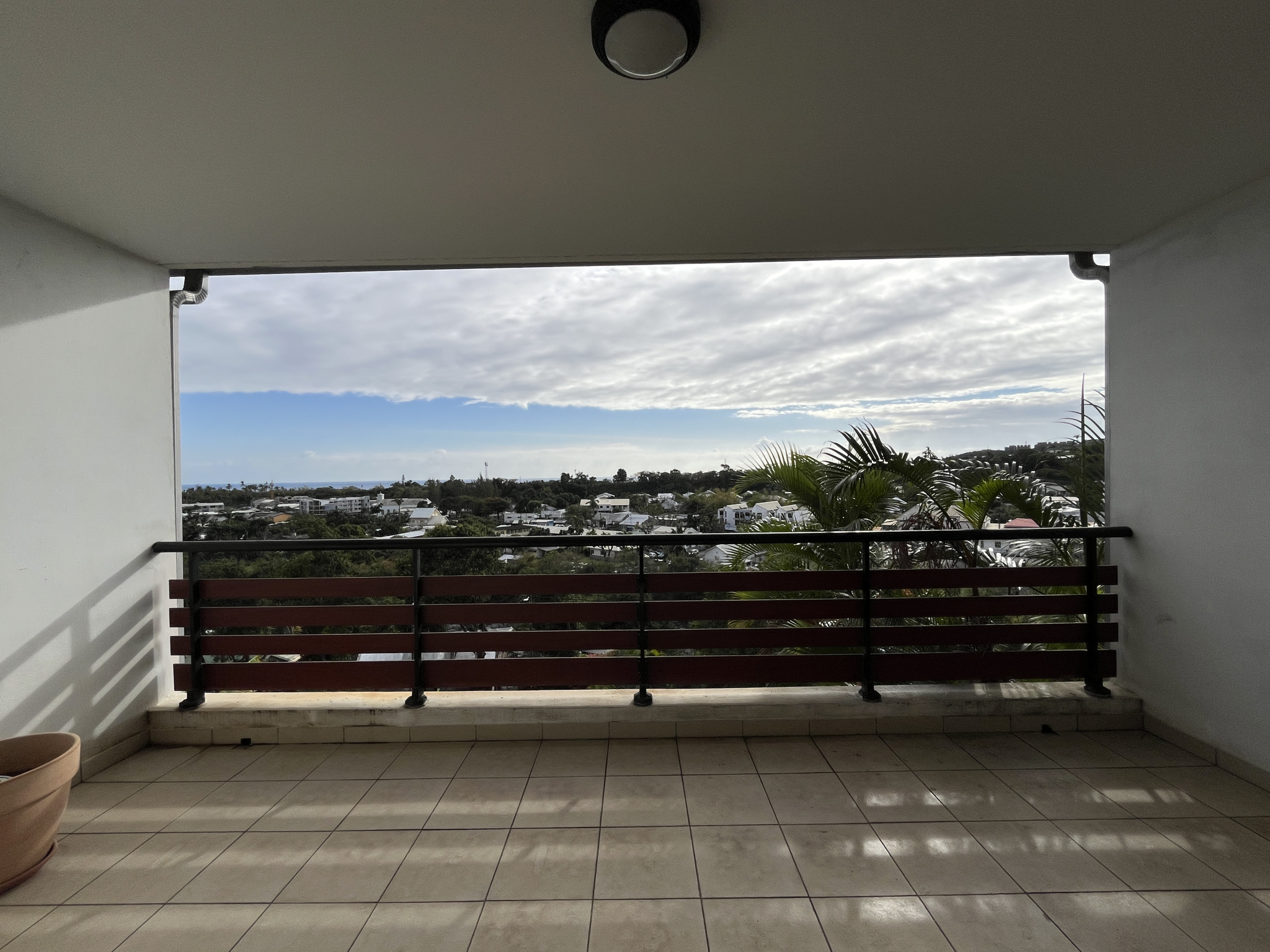 SAINT-DENIS (DOMENJOD) - APPARTEMENT T2 LOUÉ - VUE MER