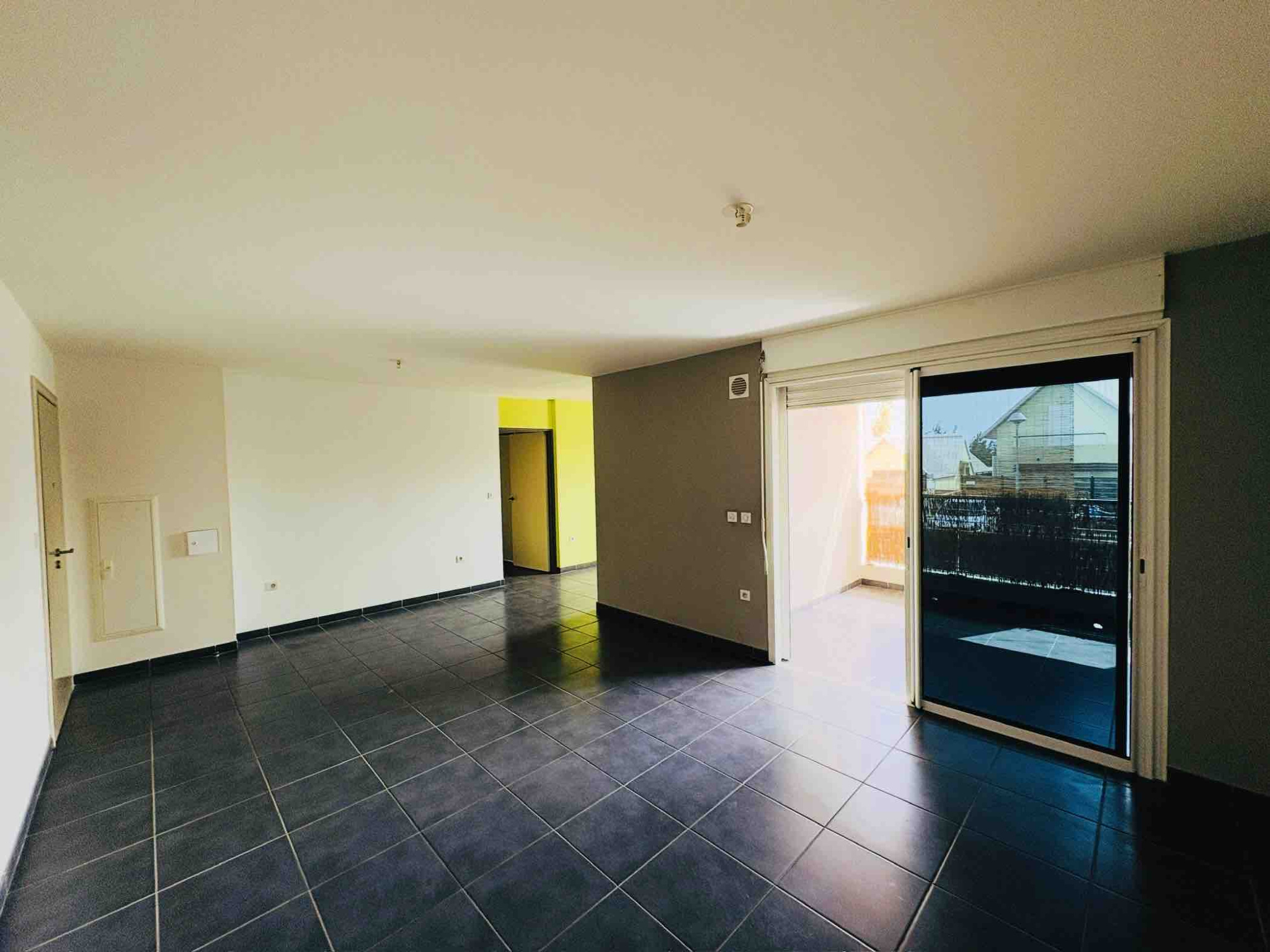 SAINT LEU (FRONT DE MER) -  APPARTEMENT T3 AVEC 2 PLACES DE PARKING