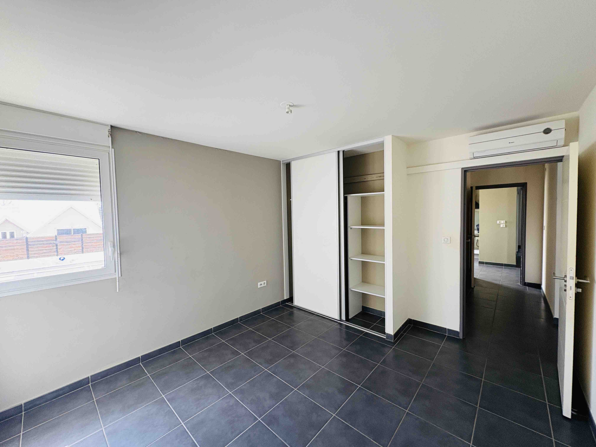 SAINT LEU (FRONT DE MER) -  APPARTEMENT T3 AVEC 2 PLACES DE PARKING