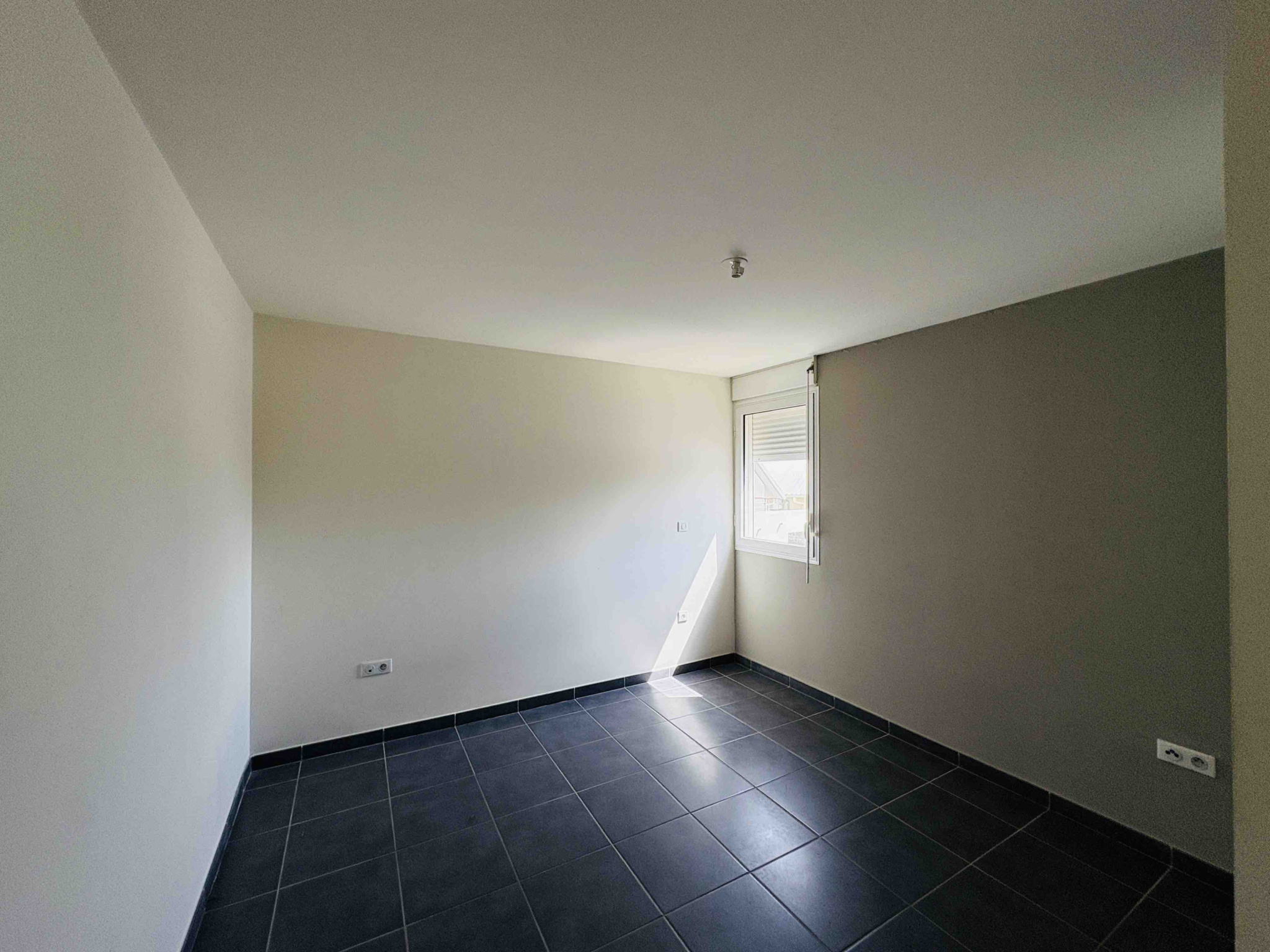 SAINT LEU (FRONT DE MER) -  APPARTEMENT T3 AVEC 2 PLACES DE PARKING