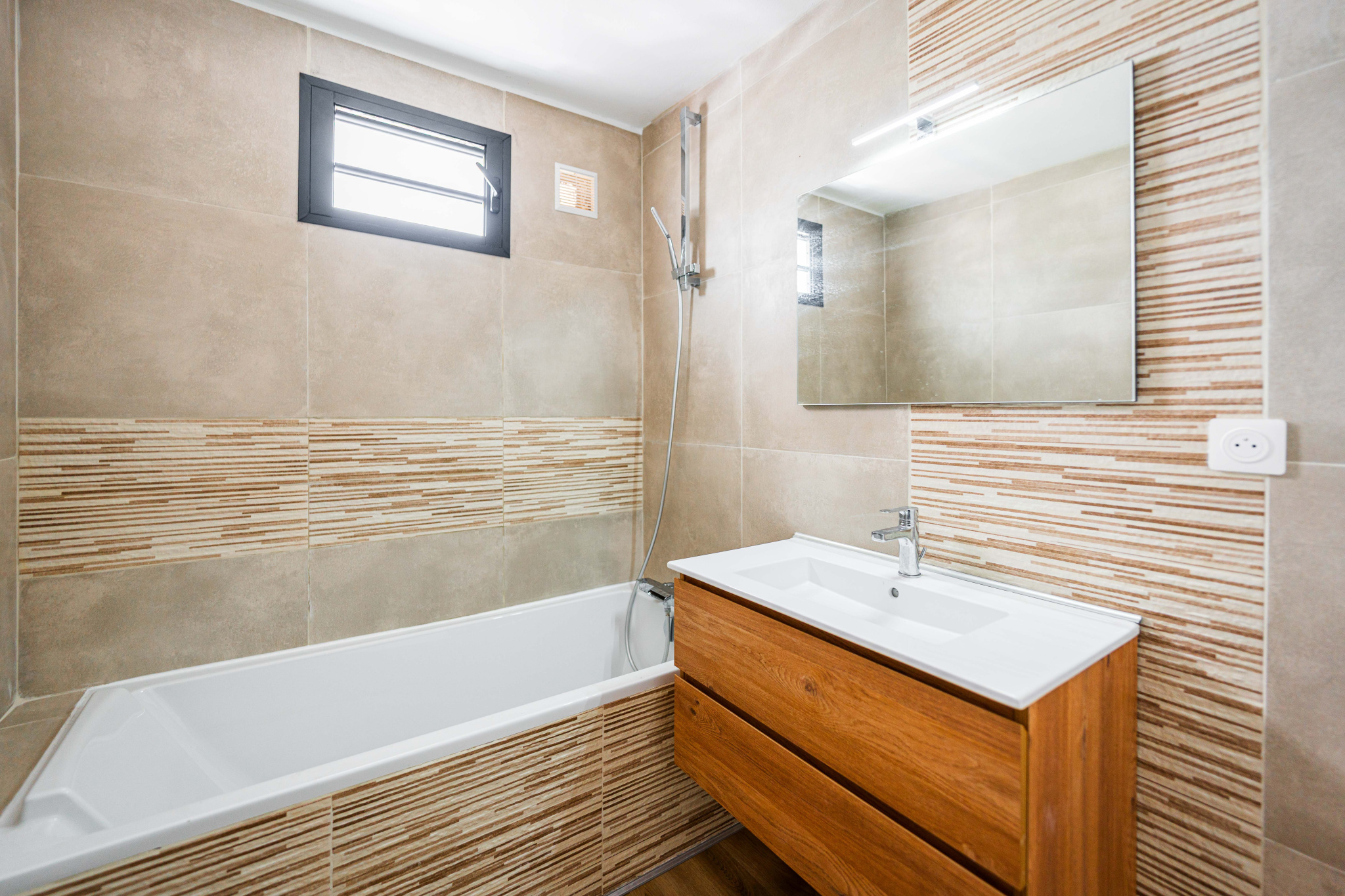 SAINT-DENIS (DEUX CANONS) - APPARTEMENT T3