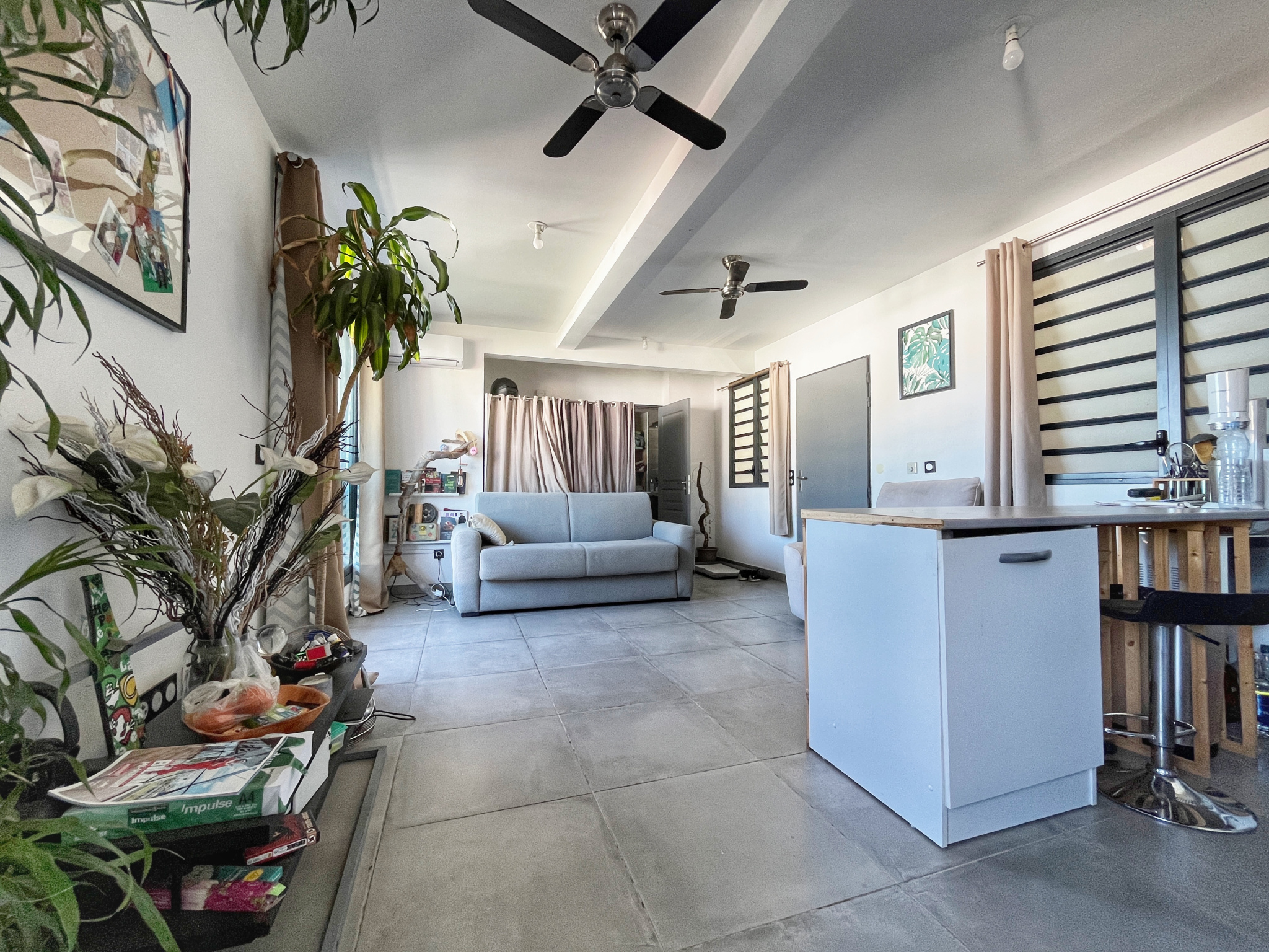 SAINT DENIS CENTRE - GRAND STUDIO LIBRE EN AVRIL 2026