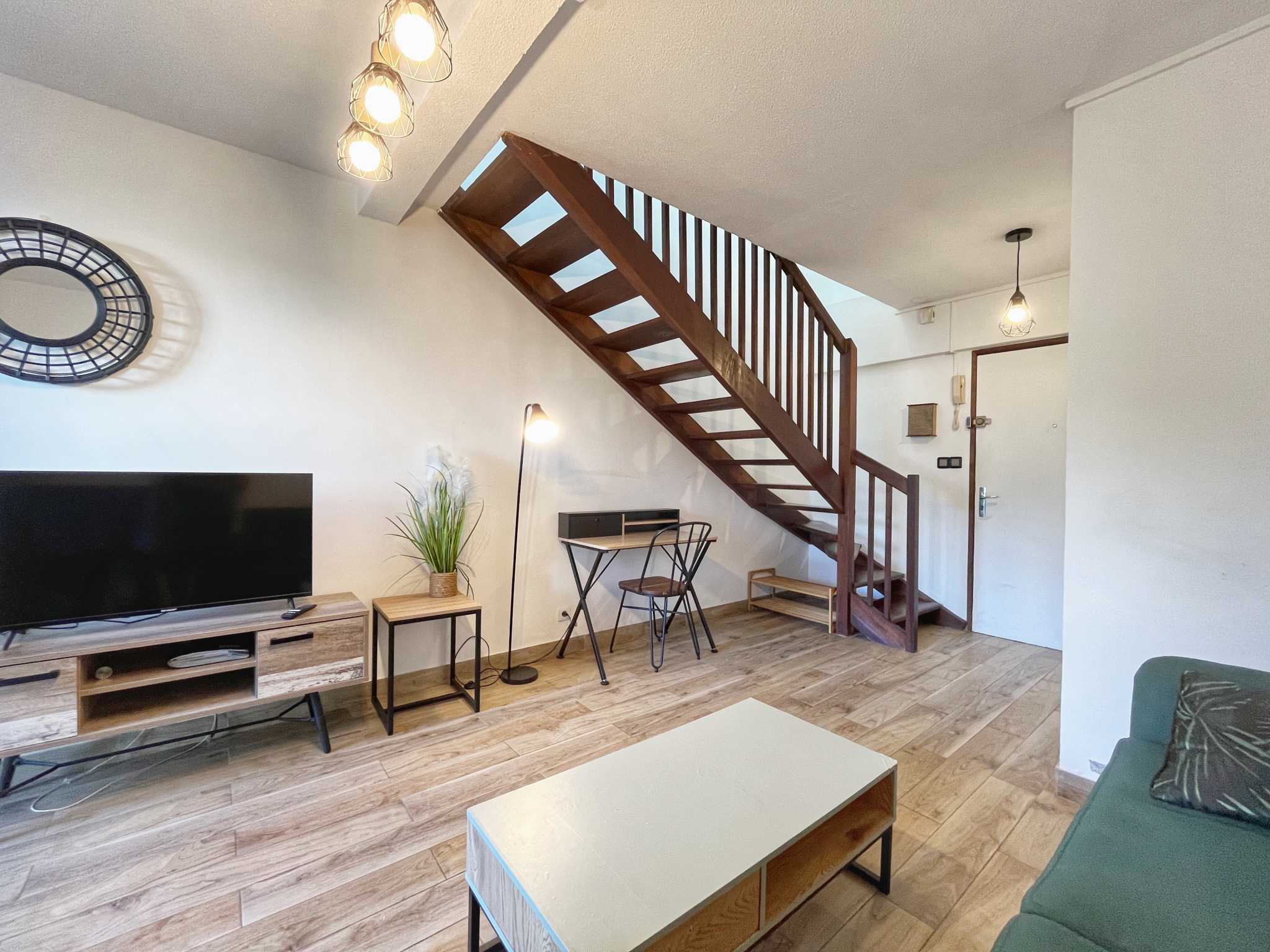 SAINT DENIS (CENTRE VILLE) - T2 MEUBLÉ RUE MONSEIGNEUR DE BEAUMONT