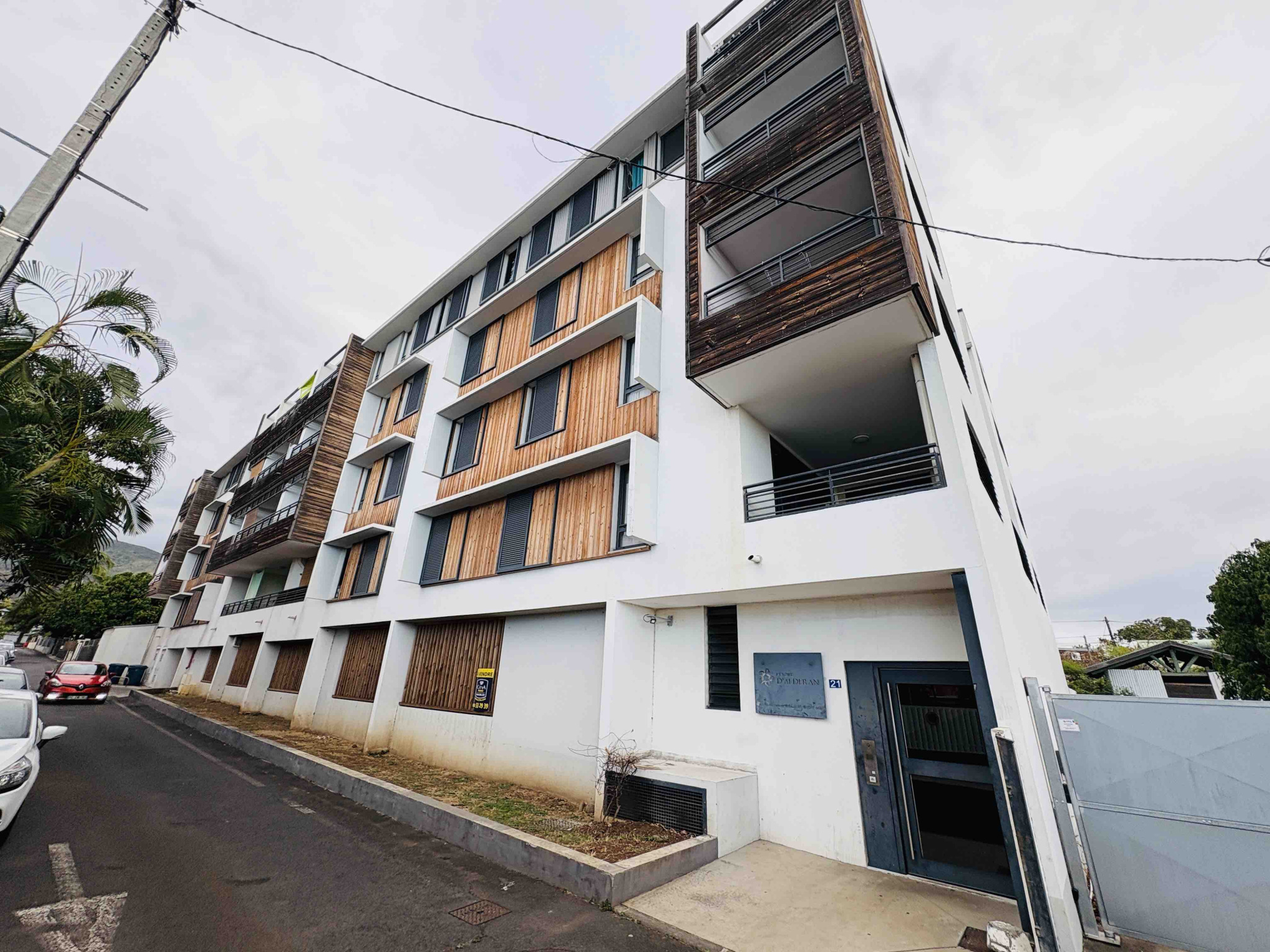 LA POSSESSION (CENTRE VILLE) - APPARTEMENT T2