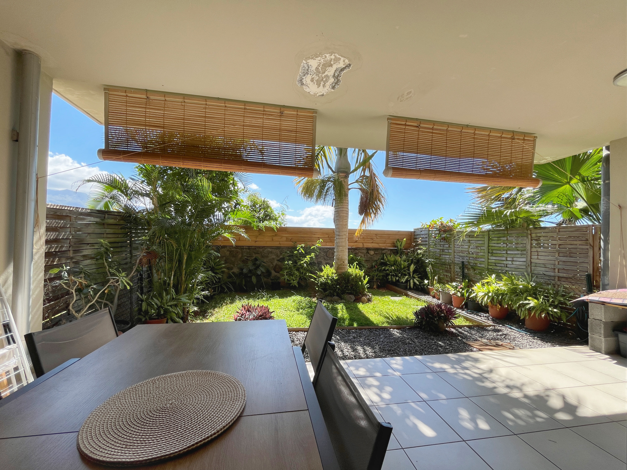 SAINTE MARIE (BEAU SÉJOUR) - APPARTEMENT T3 AVEC JARDIN VUE MER ET MONTAGNE