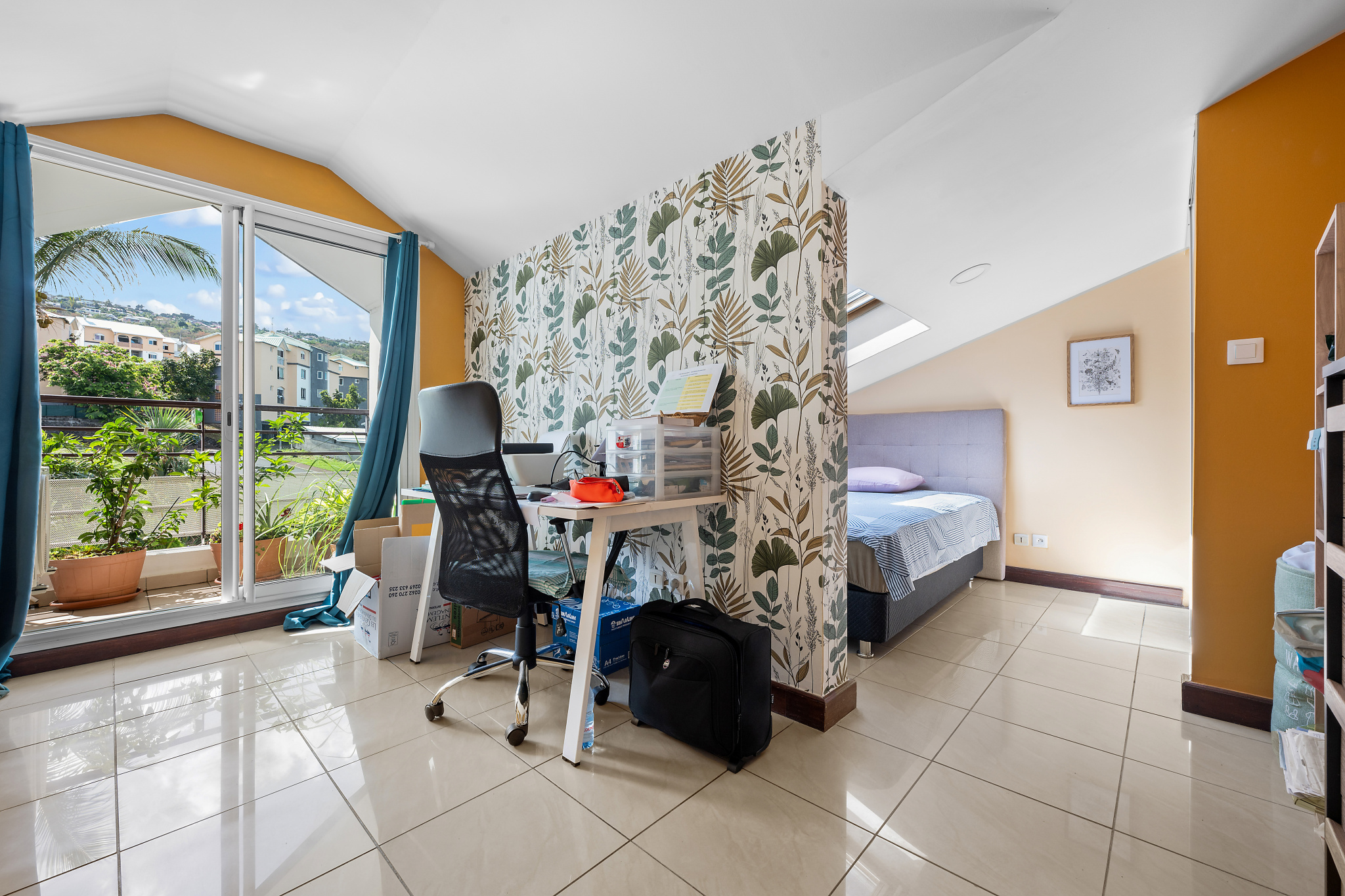 LA POSSESSION (SAINTE-THERESE) - APPARTEMENT RENOVÉ T4 EN DUPLEX