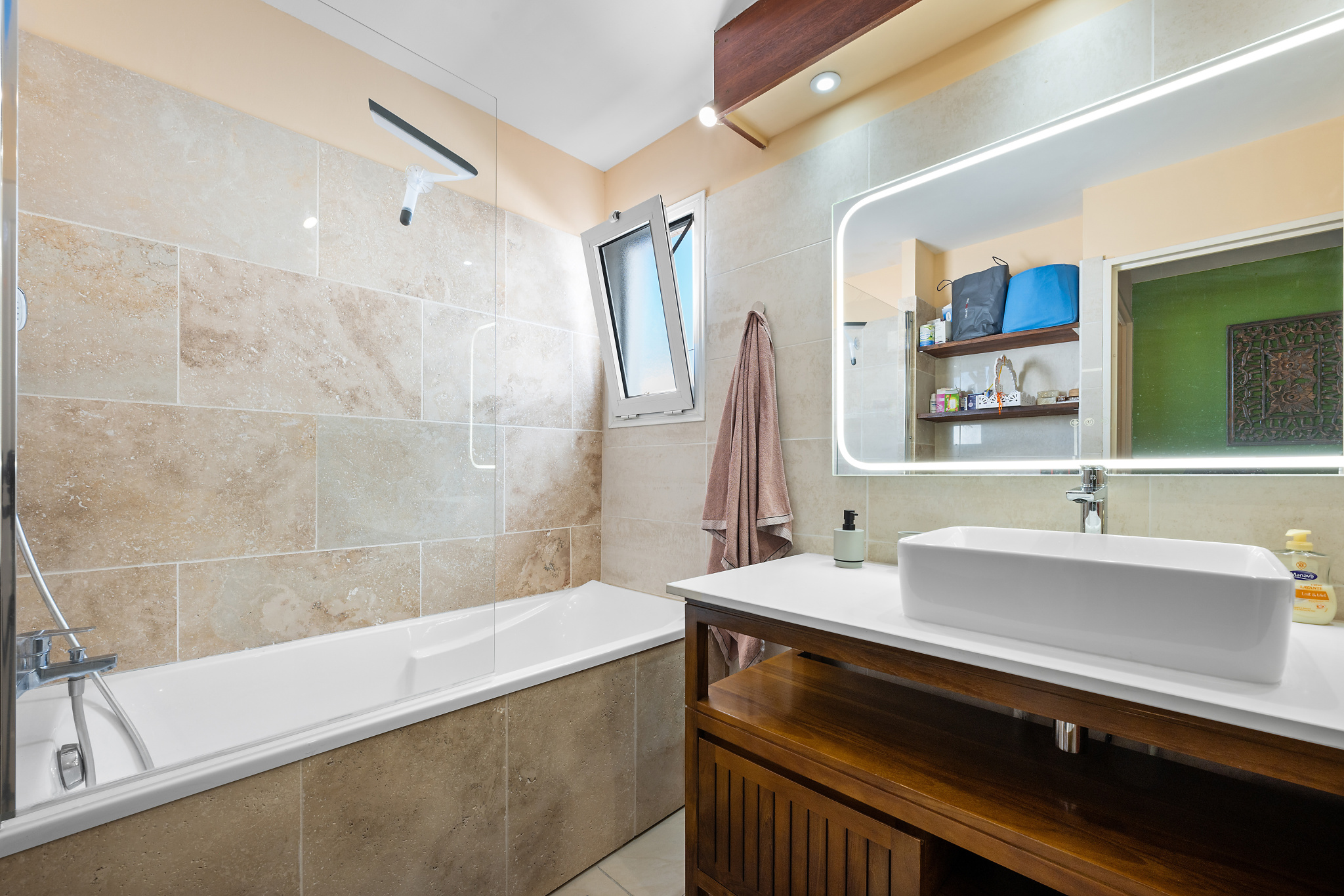 LA POSSESSION (SAINTE-THERESE) - APPARTEMENT RENOVÉ T4 EN DUPLEX