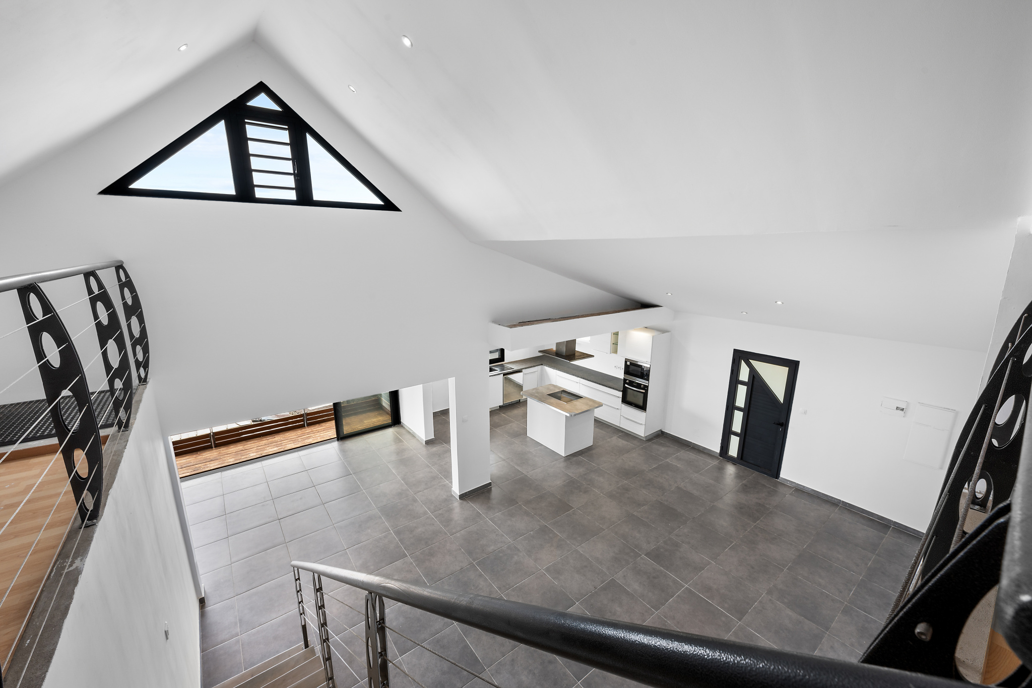 LA POSSESSION (RAVINE A MALHEUR) - EXCLUSIVITE VILLA  241 m2 AVEC PISCINE ET VUE MER