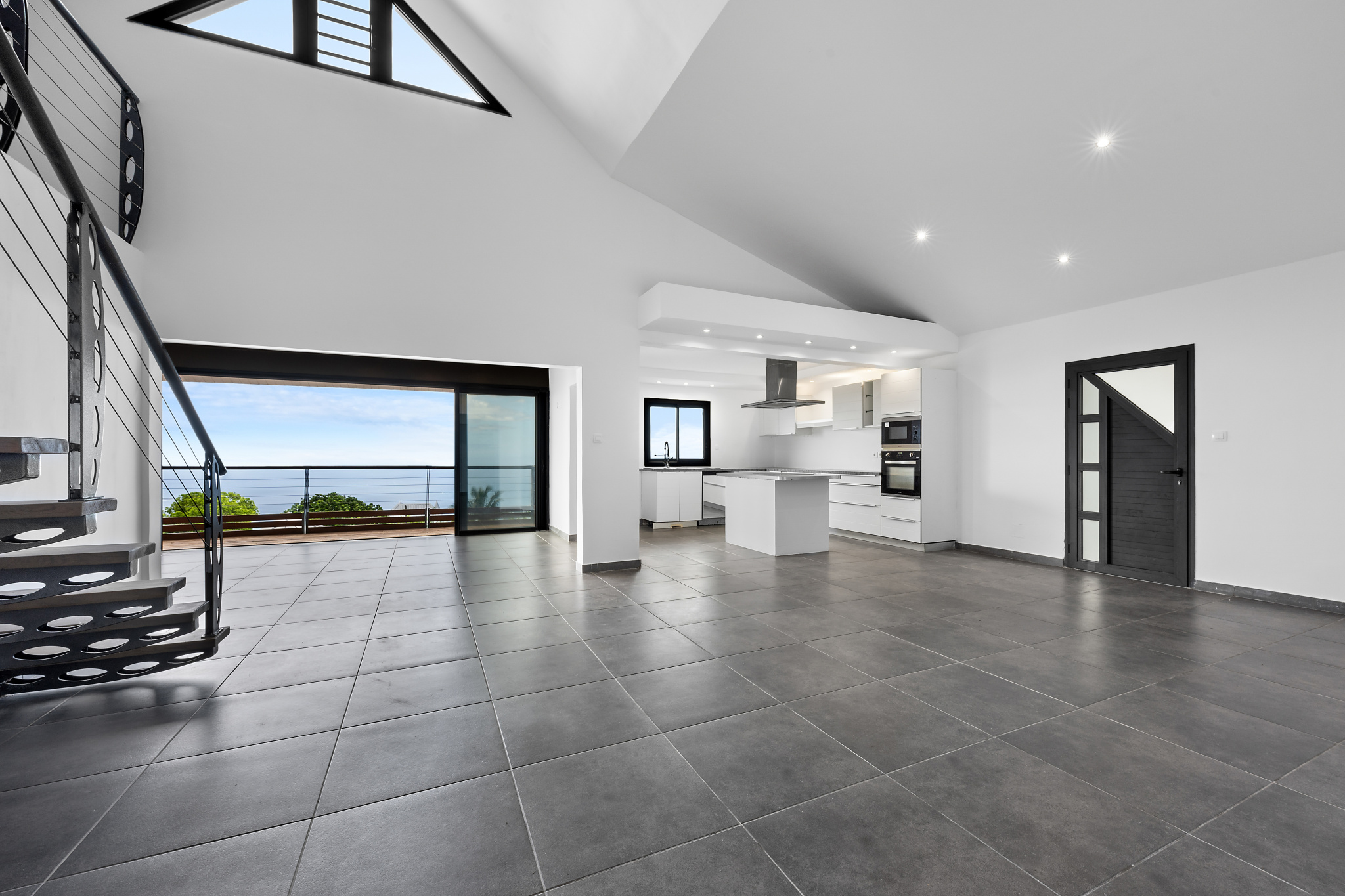 LA POSSESSION (RAVINE A MALHEUR) - EXCLUSIVITE VILLA  241 m2 AVEC PISCINE ET VUE MER