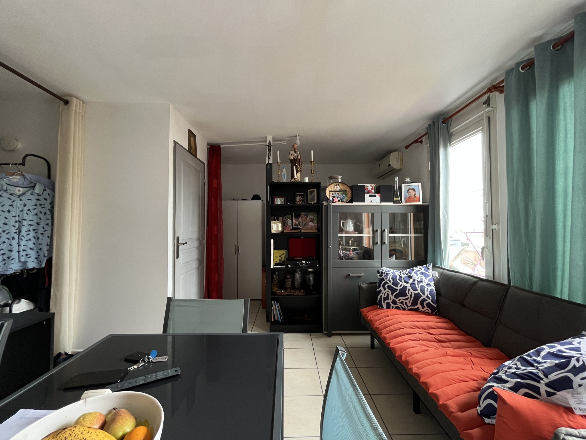 SAINTE CLOTILDE - GRAND STUDIO LOUÉ