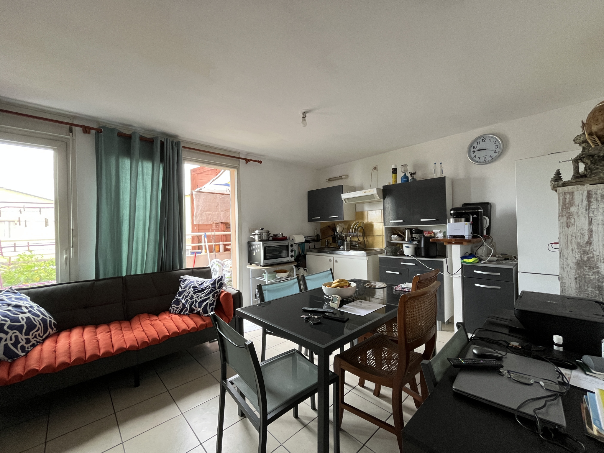 SAINTE CLOTILDE - GRAND STUDIO LOUÉ