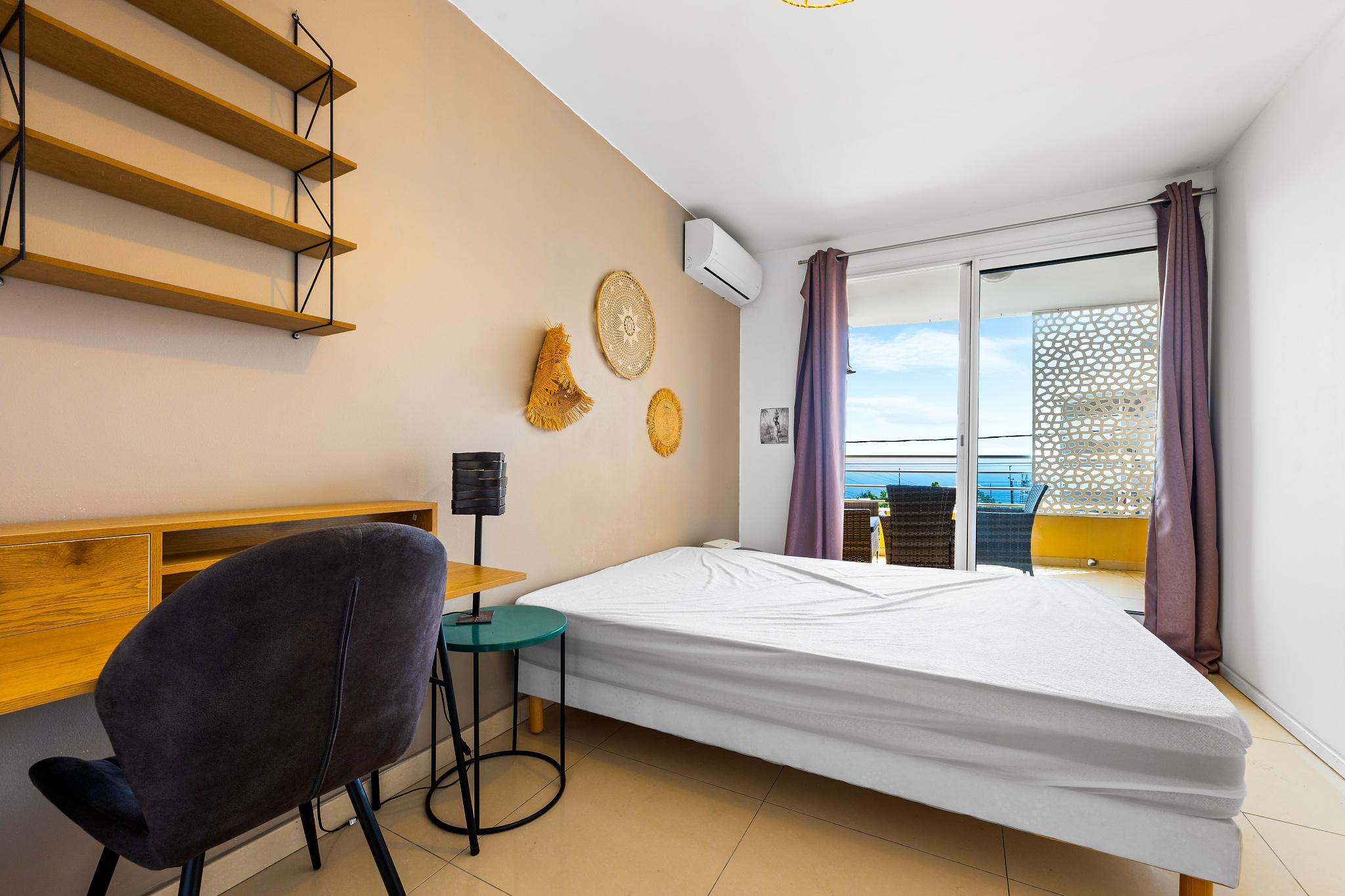 SAINTE CLOTILDE (BOIS DE NEFLES) - APPARTEMENT T2 LIBRE VUE MER