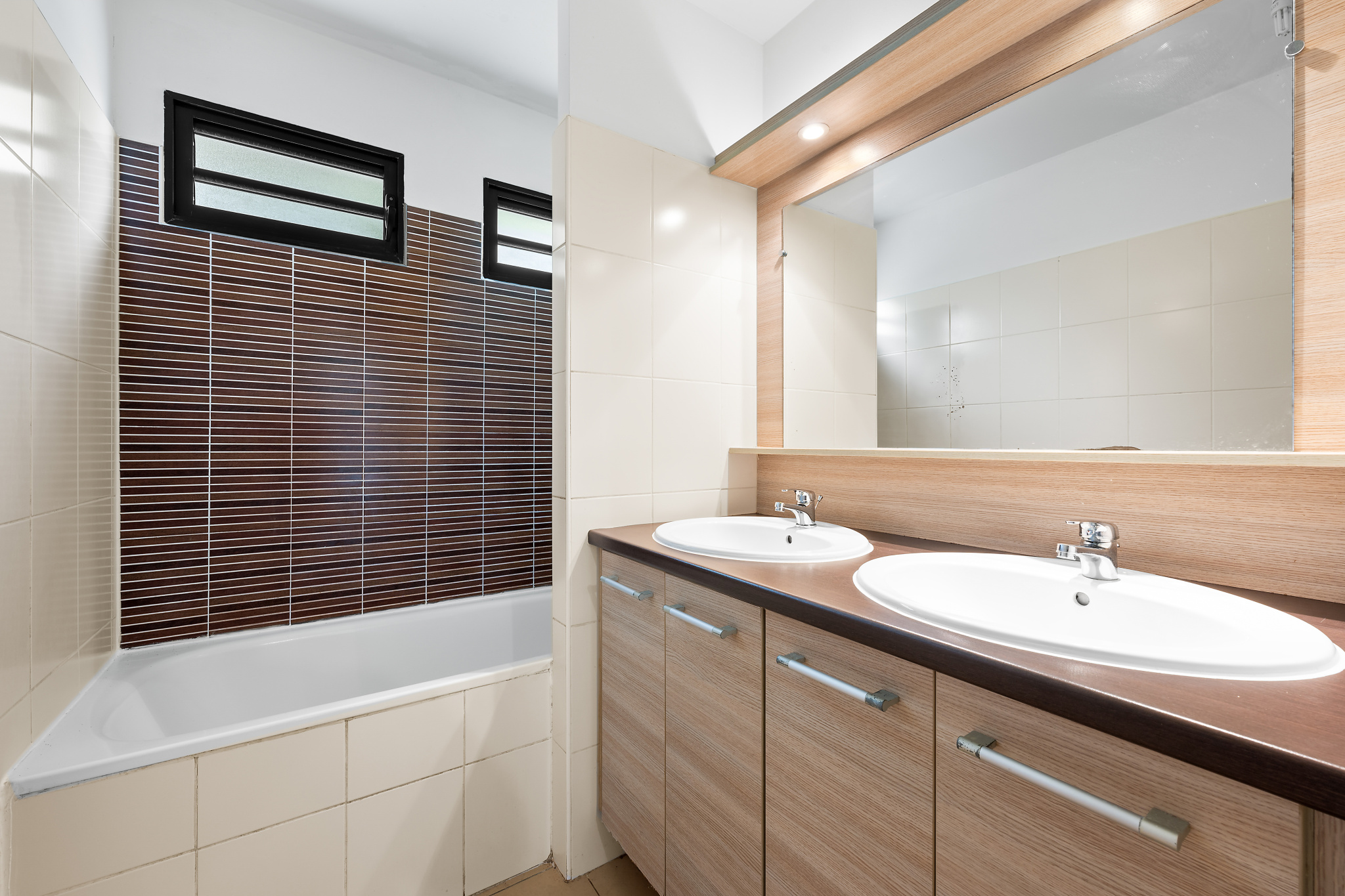 ST DENIS (BAS DE LA BRETAGNE) - APPARTEMENT LIBRE T3 - Résidence TEC TEC - BOX 2 Véhicules