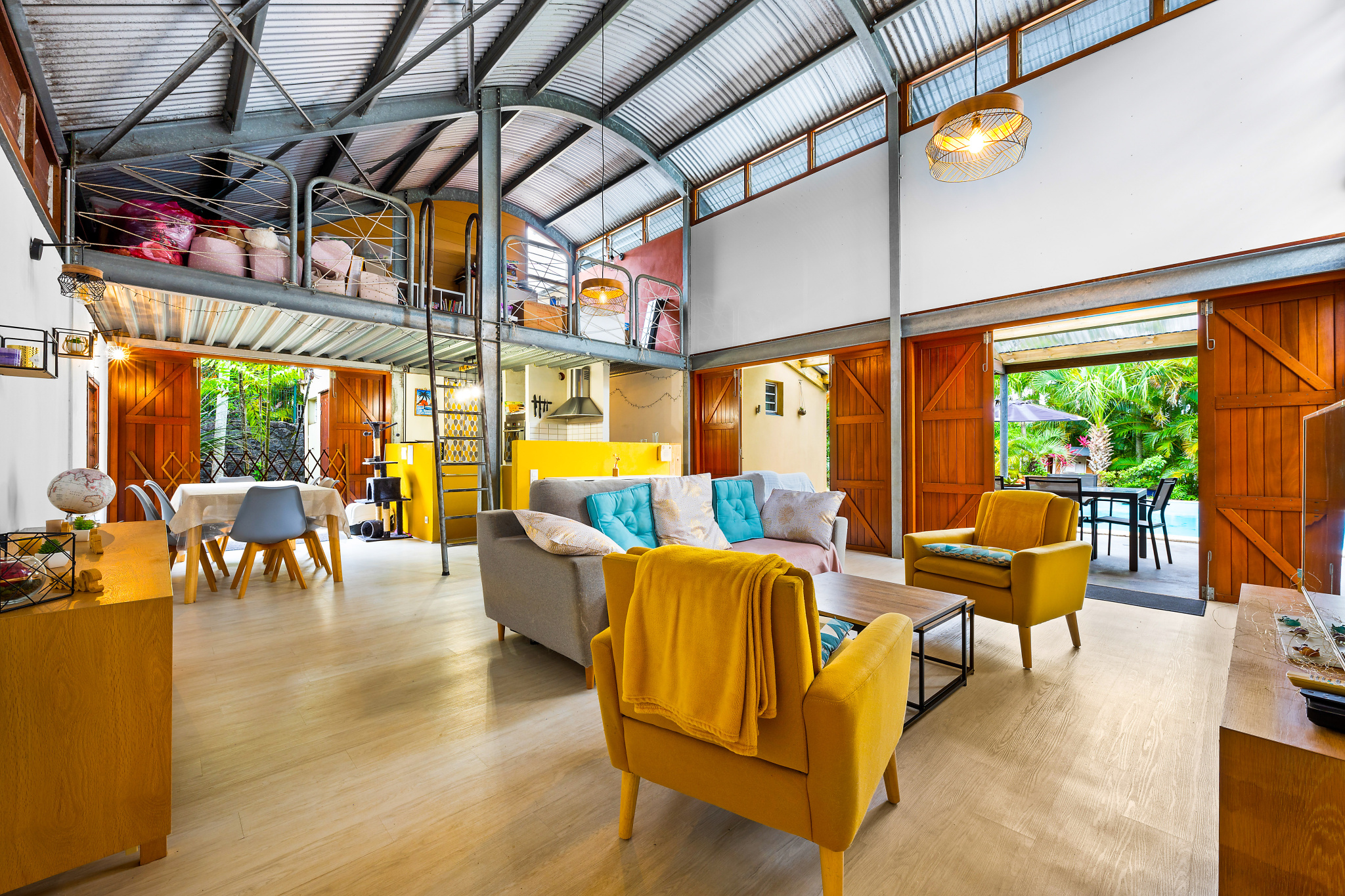 STE MARIE (BEAUSEJOUR/BOIS ROUGE) - MAISON D'ARCHITECTE T4/5 PLAIN-PIED AVEC PISCINE