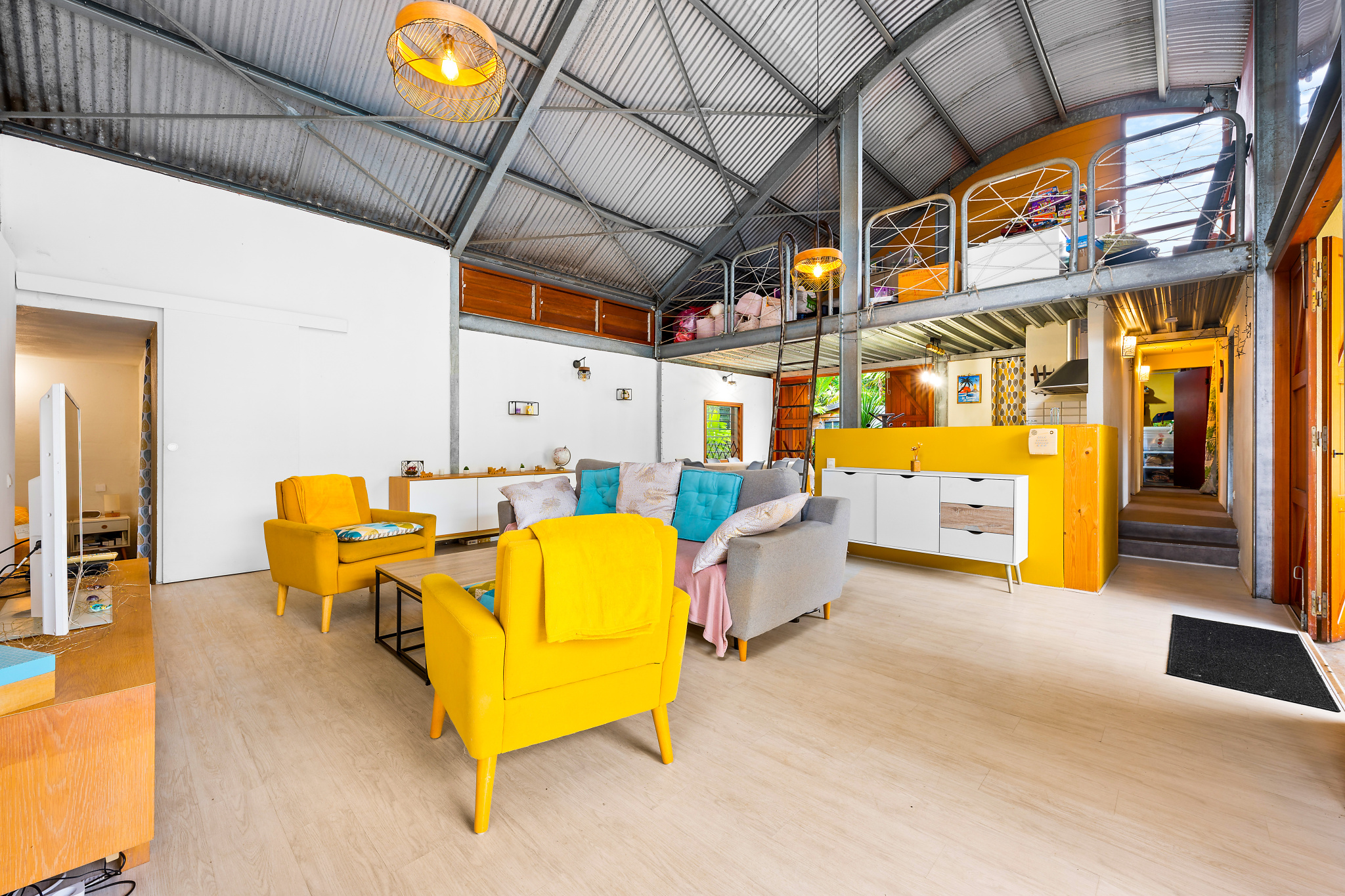 STE MARIE (BEAUSEJOUR/BOIS ROUGE) - MAISON D'ARCHITECTE T4/5 PLAIN-PIED AVEC PISCINE