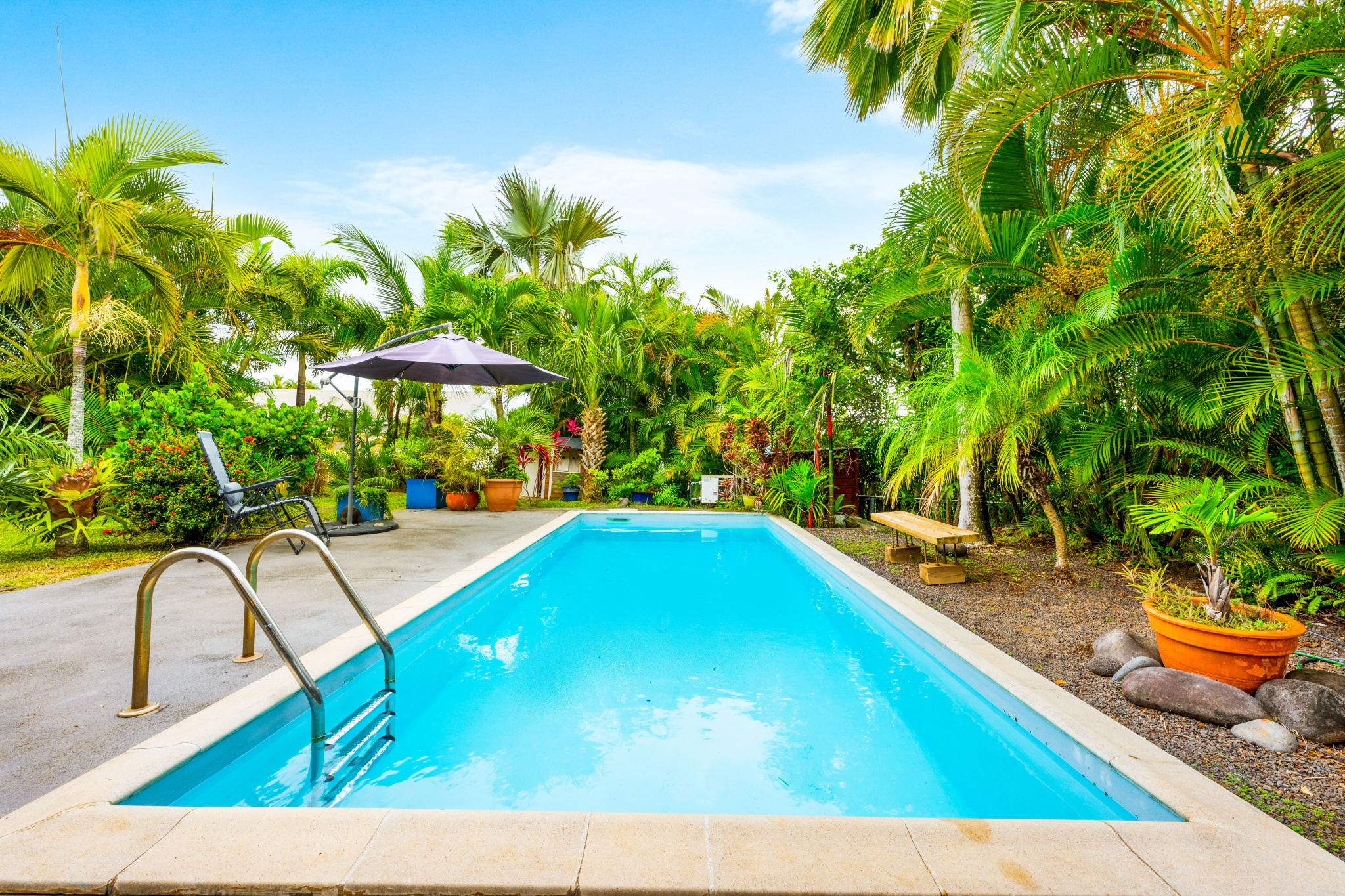 STE MARIE (BEAUSEJOUR/BOIS ROUGE) - MAISON D'ARCHITECTE T4/5 PLAIN-PIED AVEC PISCINE