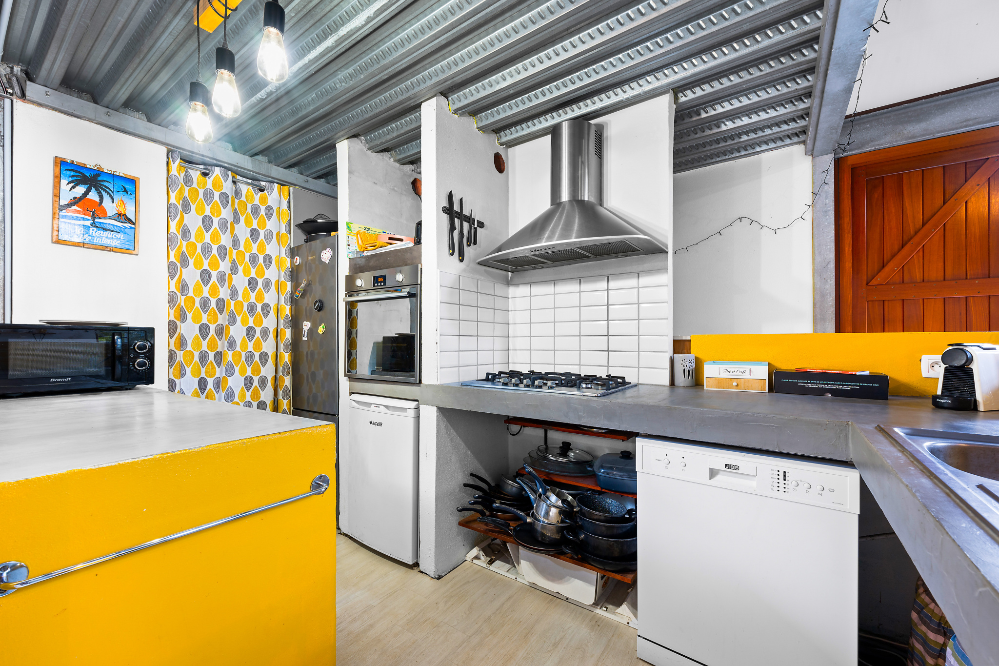 STE MARIE (BEAUSEJOUR/BOIS ROUGE) - MAISON D'ARCHITECTE T4/5 PLAIN-PIED AVEC PISCINE