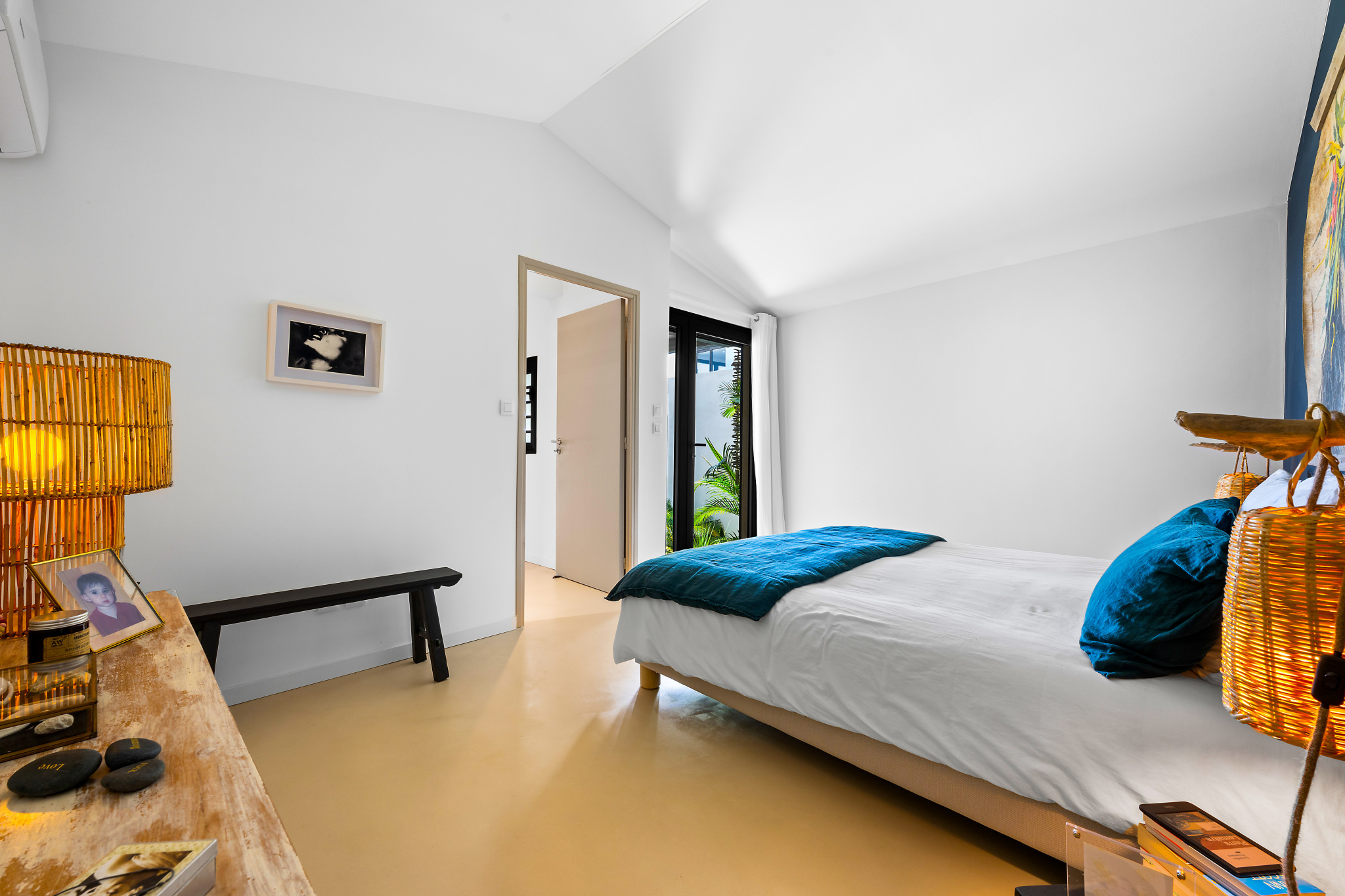 ST GILLES LES HAUTS (LOTISSEMENT DU GOLF) - VILLA 145 m2 AVEC PISCINE ET VUE MER