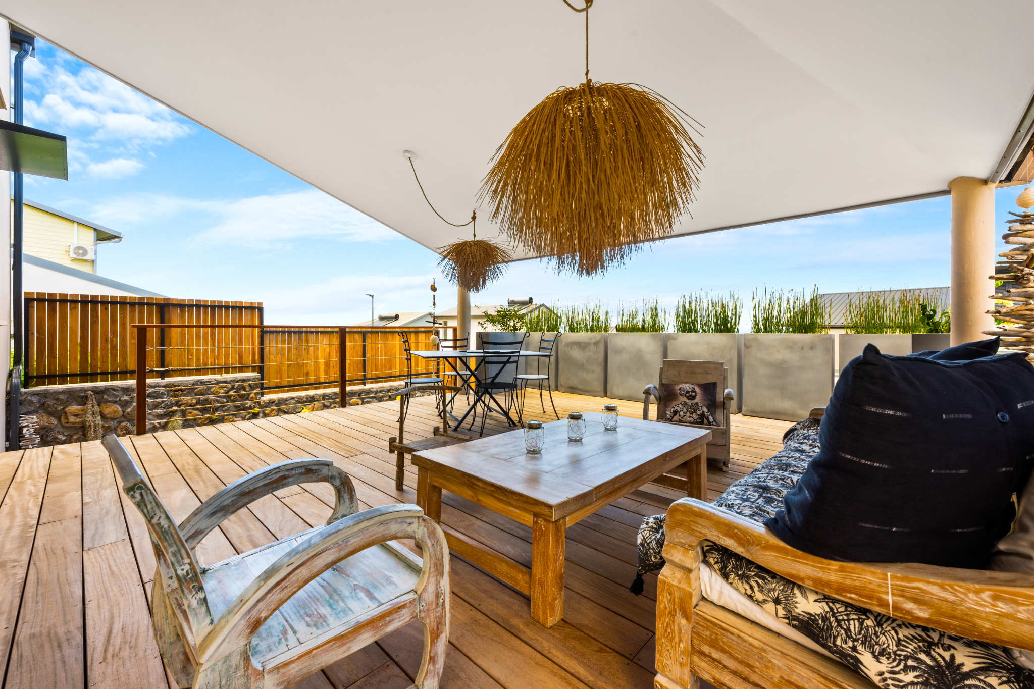 ST GILLES LES HAUTS (LOTISSEMENT DU GOLF) - VILLA 145 m2 AVEC PISCINE ET VUE MER