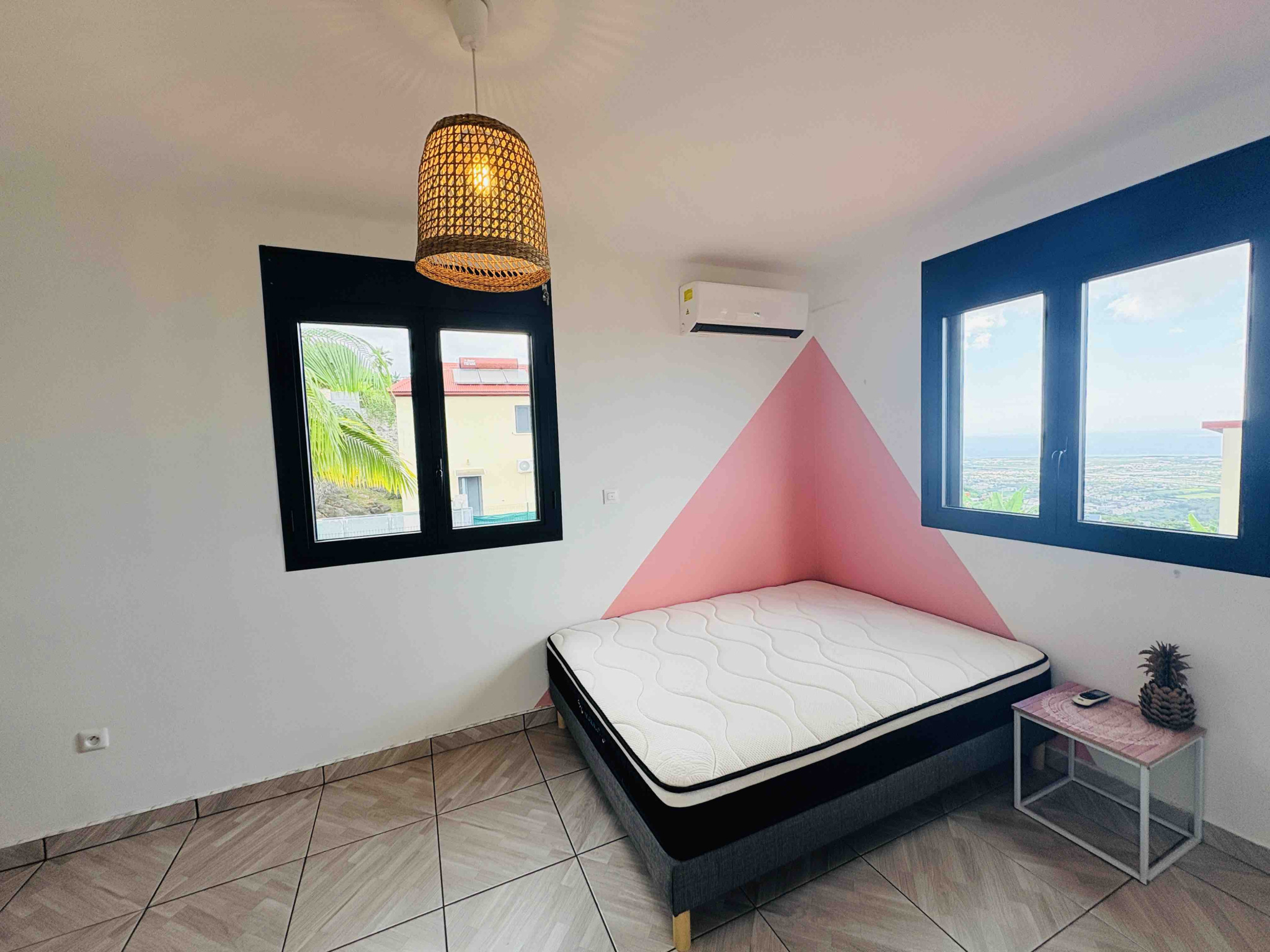 LA POSSESSION (STE THERESE) - EXCEPTIONNEL VILLA MEUBLEE T4 AVEC PISCINE