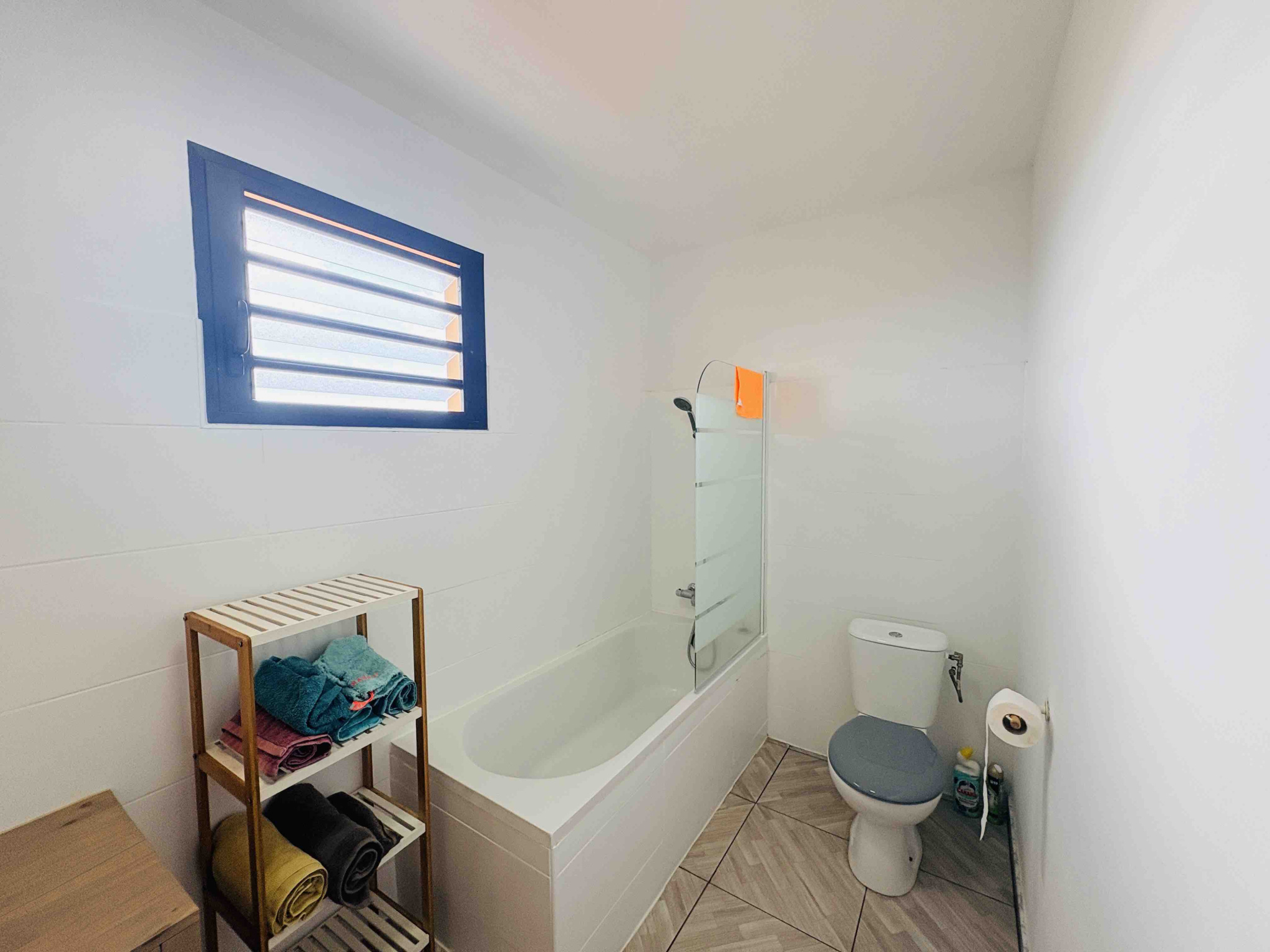 LA POSSESSION (STE THERESE) - EXCEPTIONNEL VILLA MEUBLEE T4 AVEC PISCINE