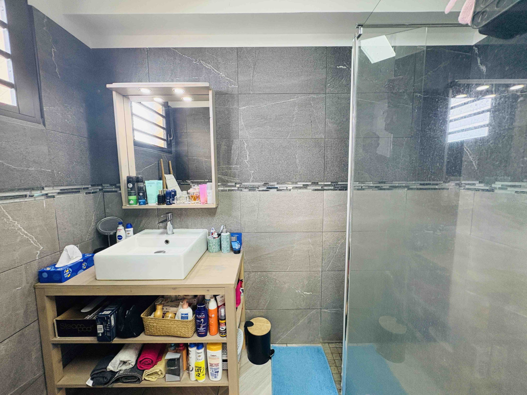 LA POSSESSION (STE THERESE) - EXCEPTIONNEL VILLA MEUBLEE T4 AVEC PISCINE